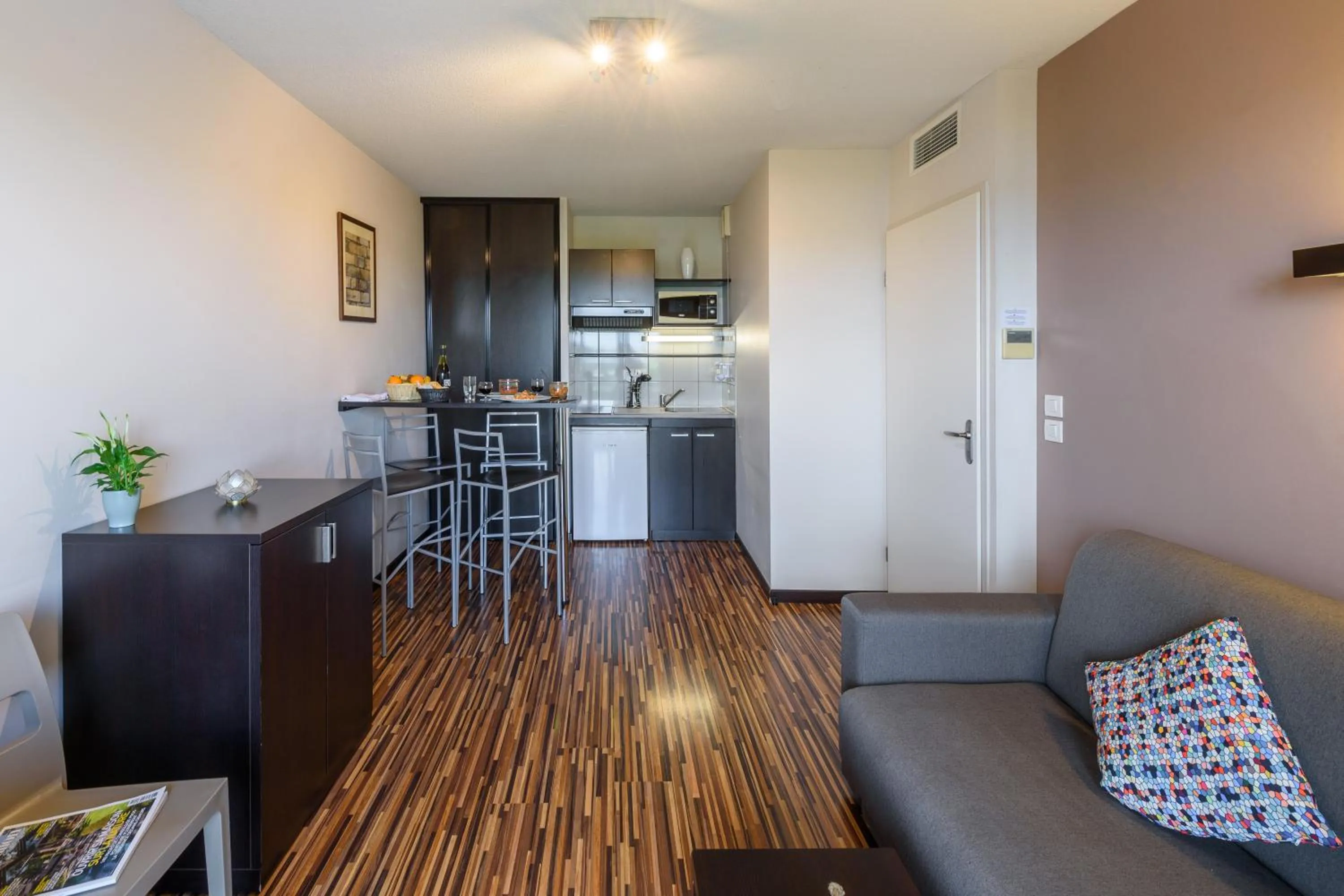 Kitchen or kitchenette in Clarion Aparthotel Toulouse Le Parc de l'Escale