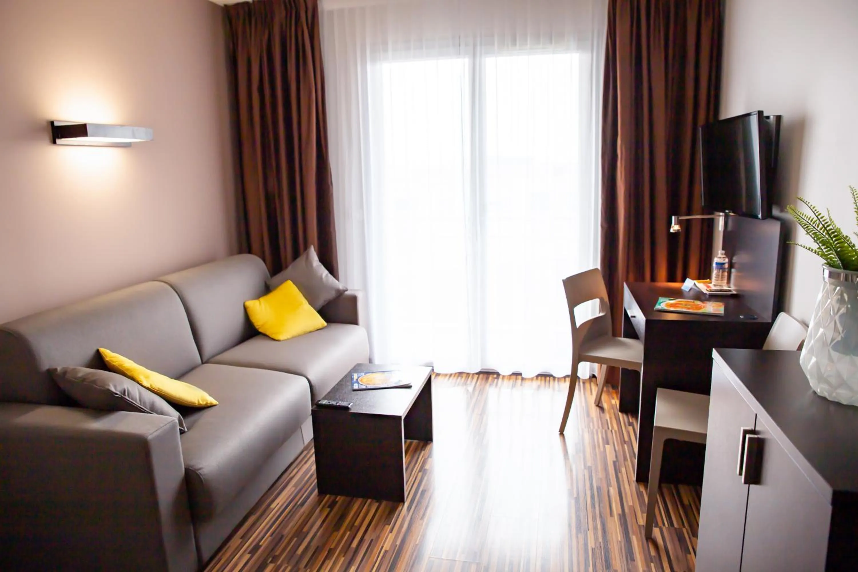 Living room in Clarion Aparthotel Toulouse Le Parc de l'Escale