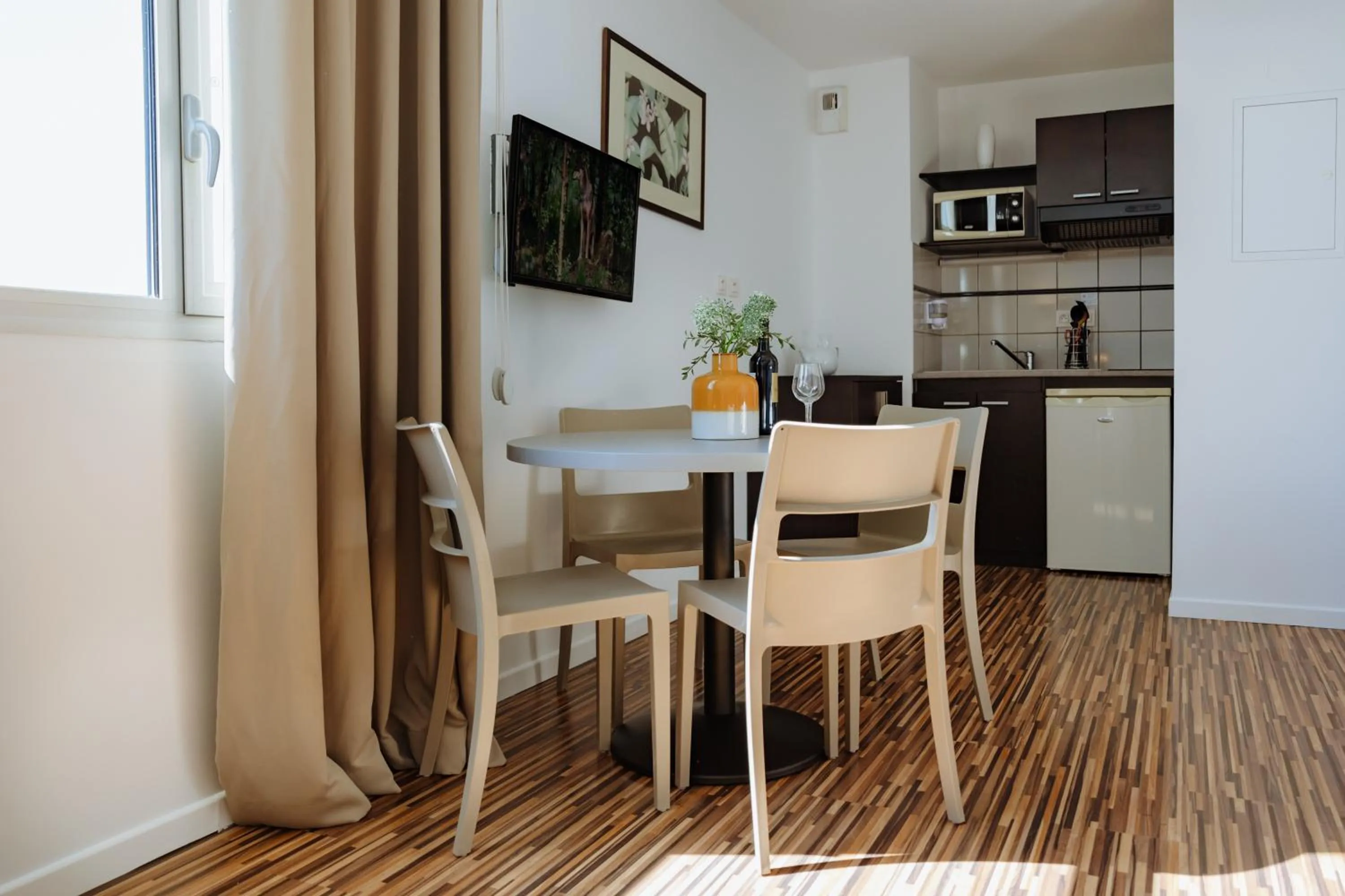 Kitchen or kitchenette in Clarion Aparthotel Toulouse Le Parc de l'Escale