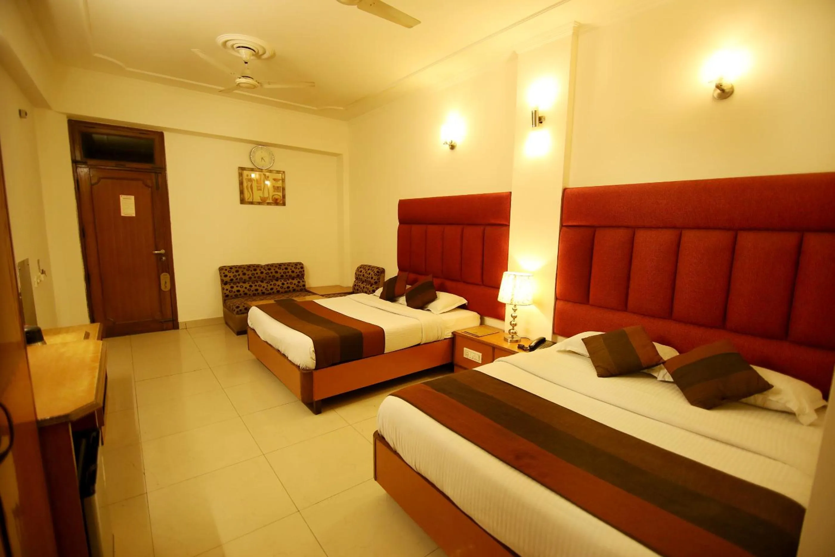 Photo of the whole room in Hotel Parkway Deluxe