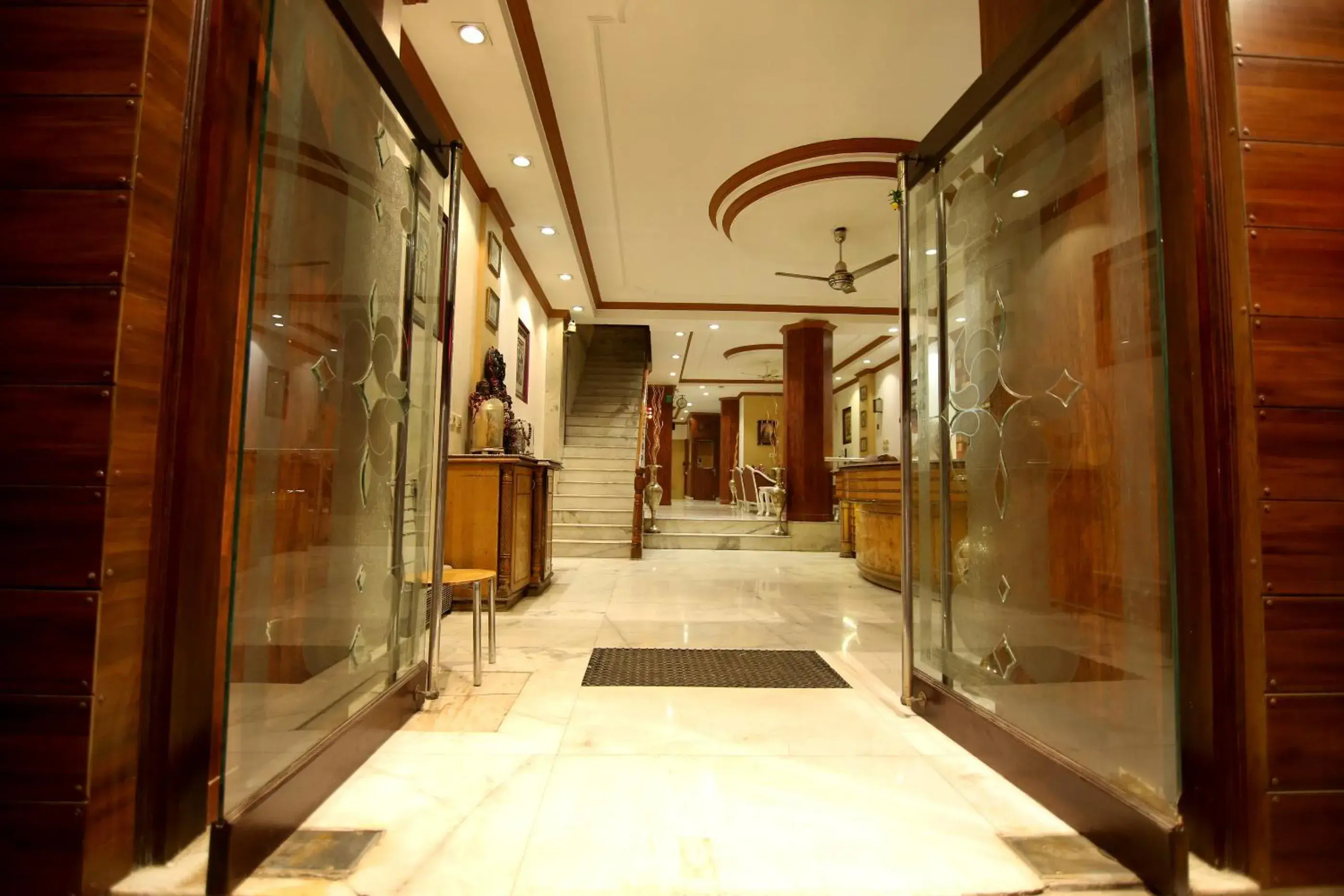 Facade/entrance in Hotel Parkway Deluxe Facade/entrance in Hotel Parkway Deluxe