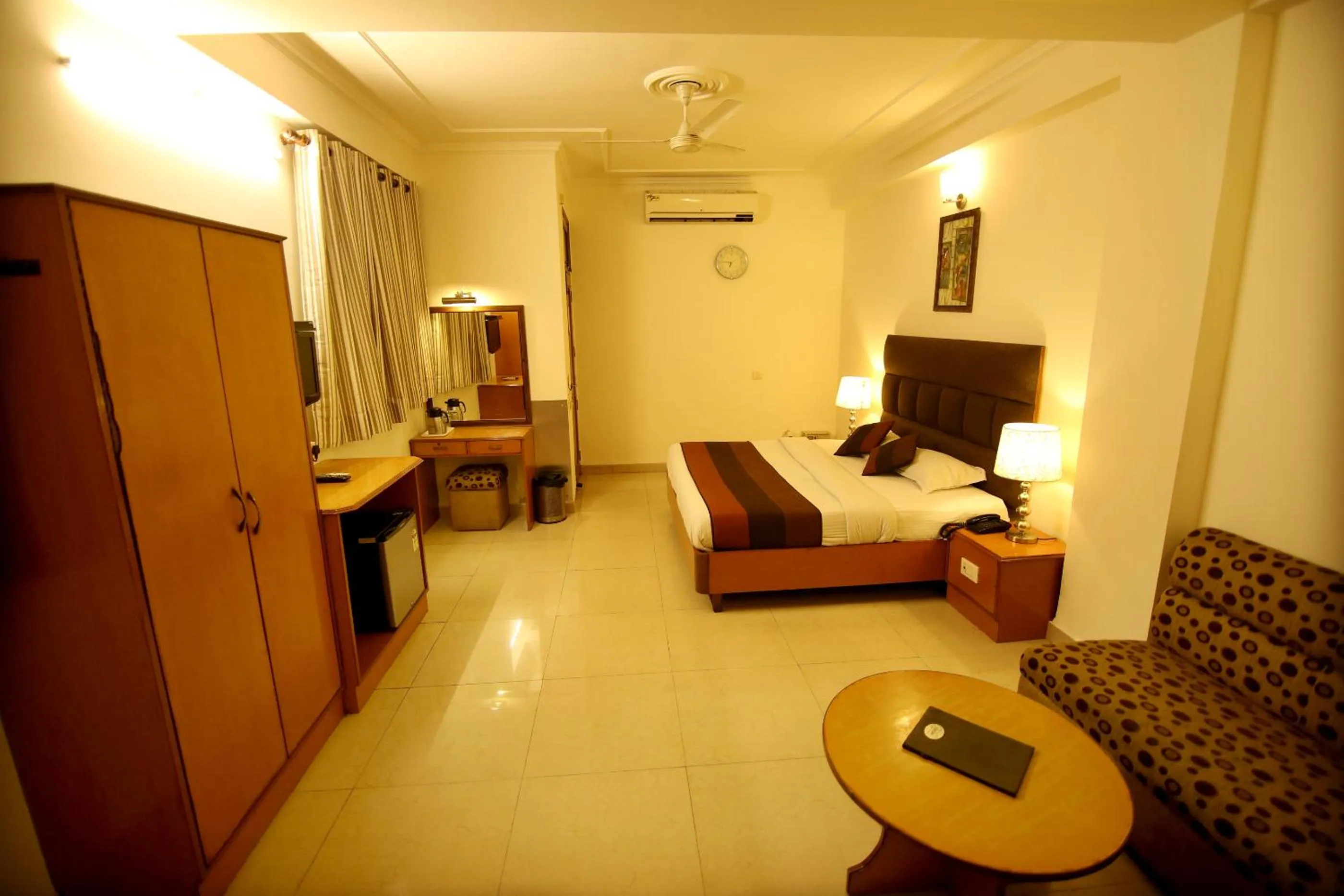 TV and multimedia in Hotel Parkway Deluxe