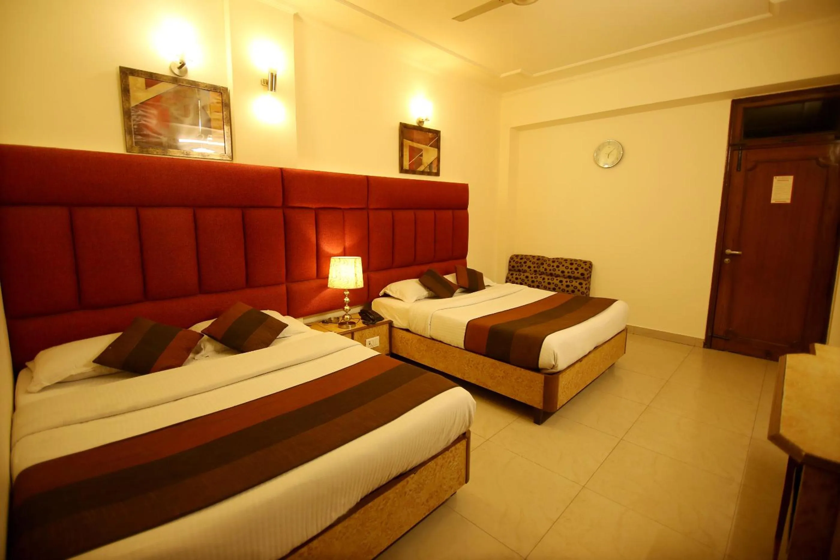 Photo of the whole room in Hotel Parkway Deluxe