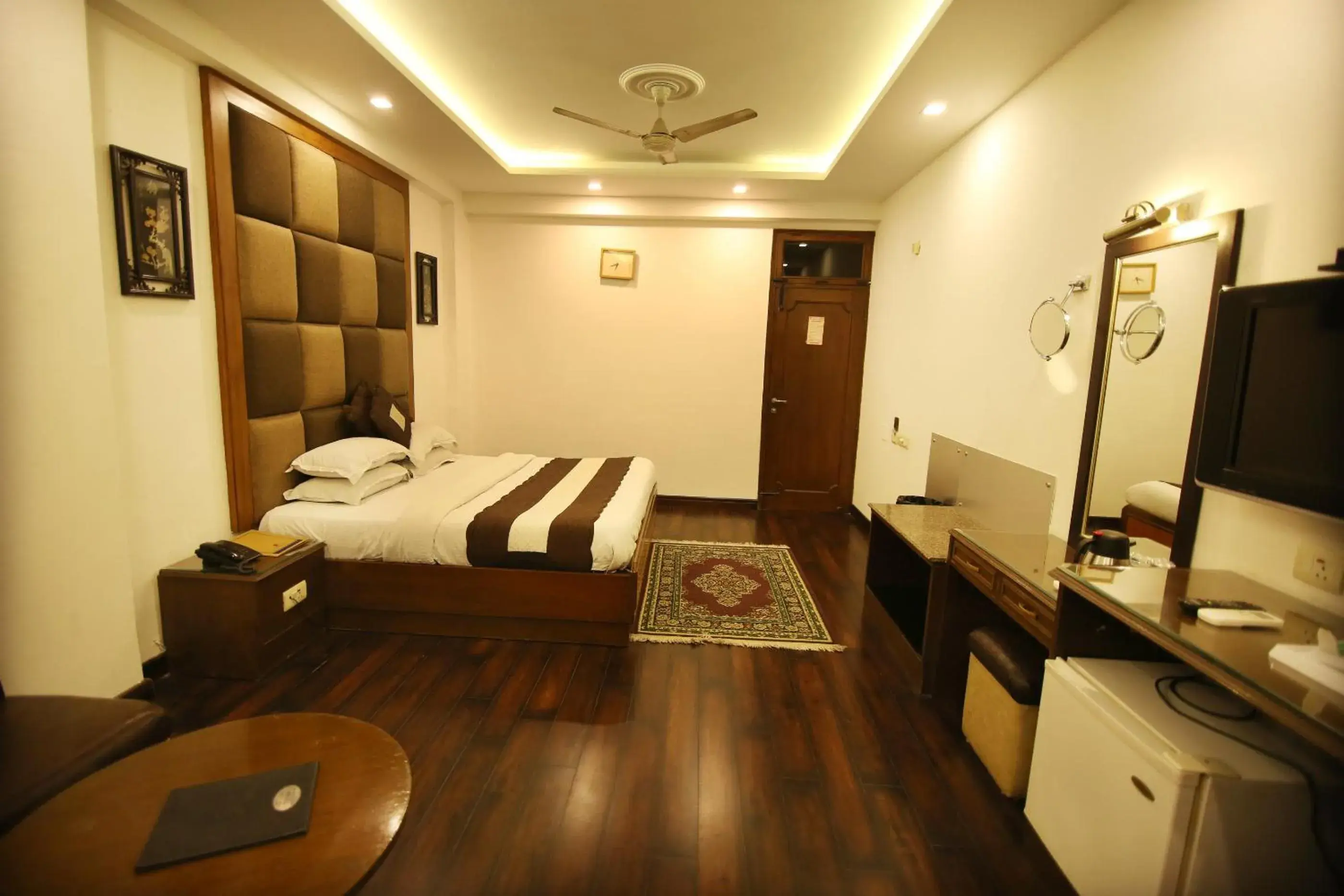 Bed in Hotel Parkway Deluxe Bed in Hotel Parkway Deluxe