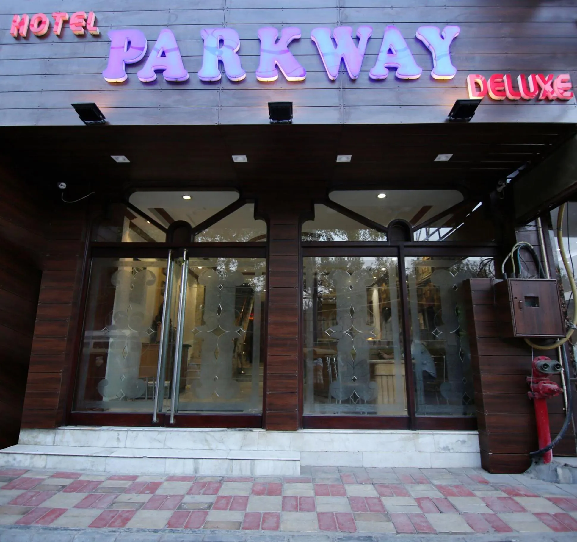 Property building in Hotel Parkway Deluxe