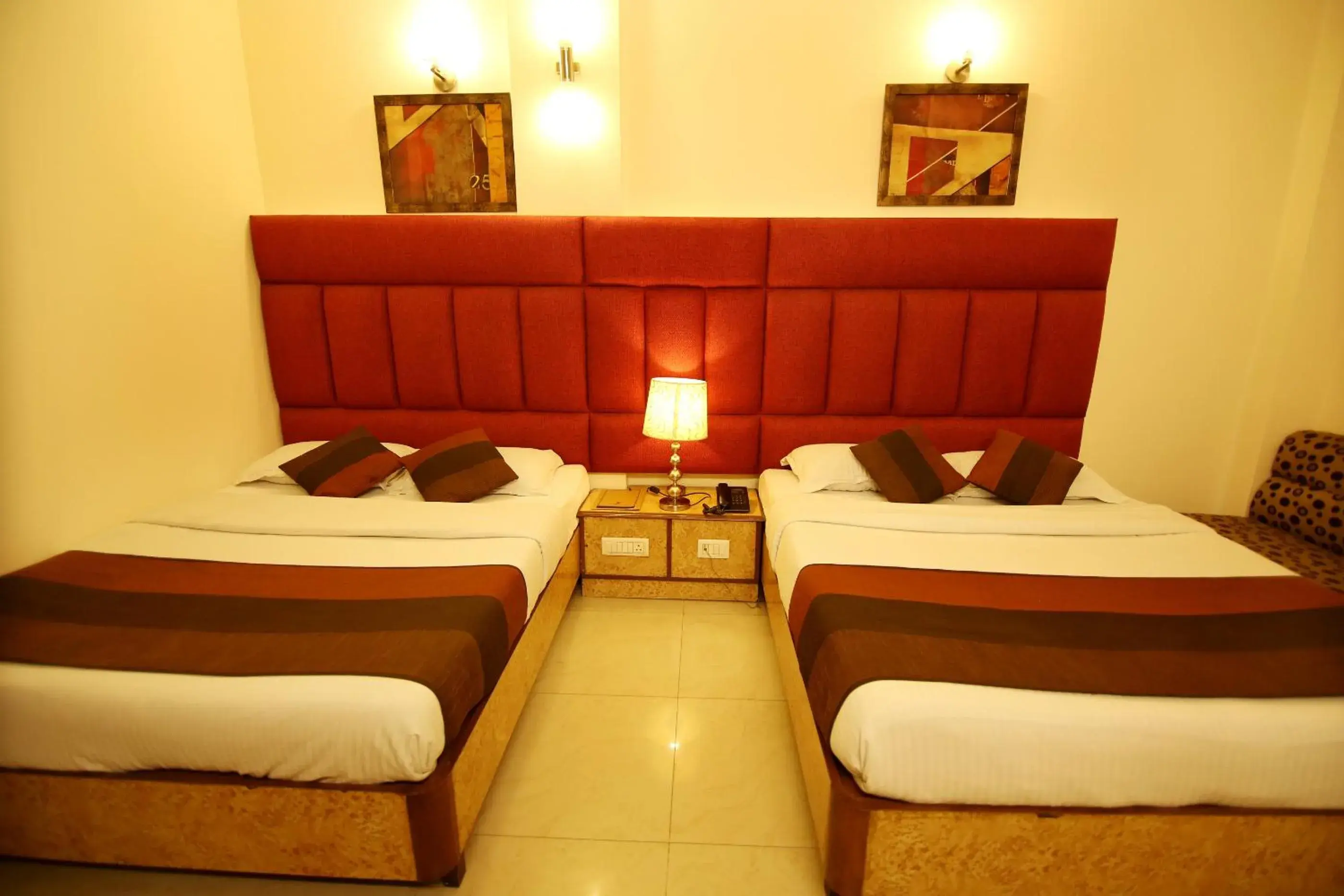 Bed in Hotel Parkway Deluxe Bed in Hotel Parkway Deluxe