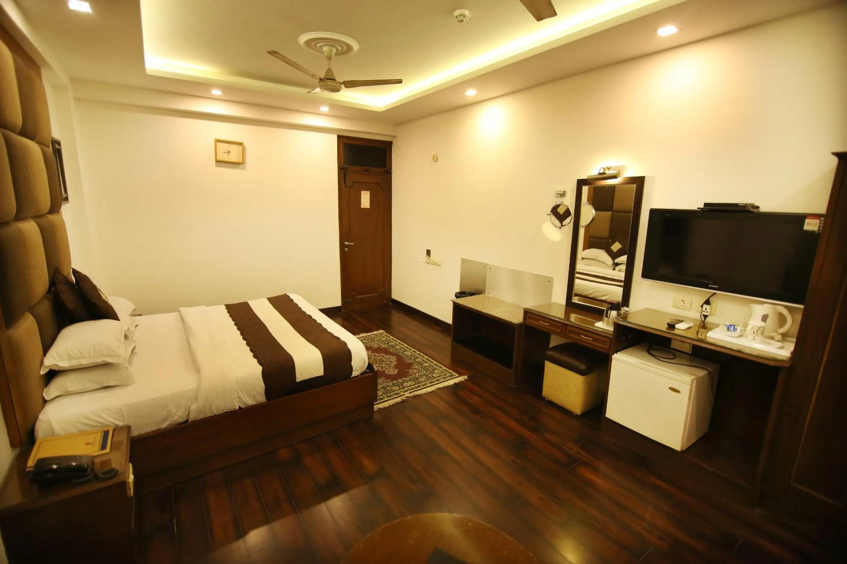 TV and multimedia in Hotel Parkway Deluxe