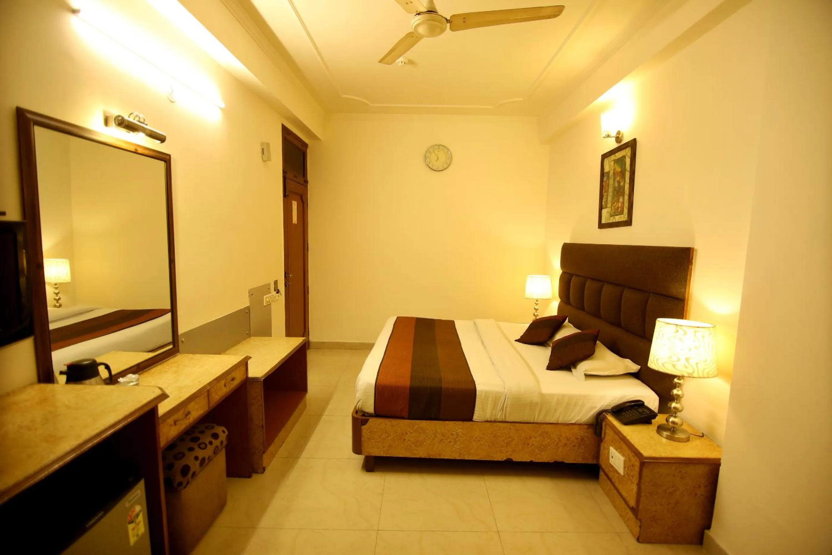 Photo of the whole room in Hotel Parkway Deluxe