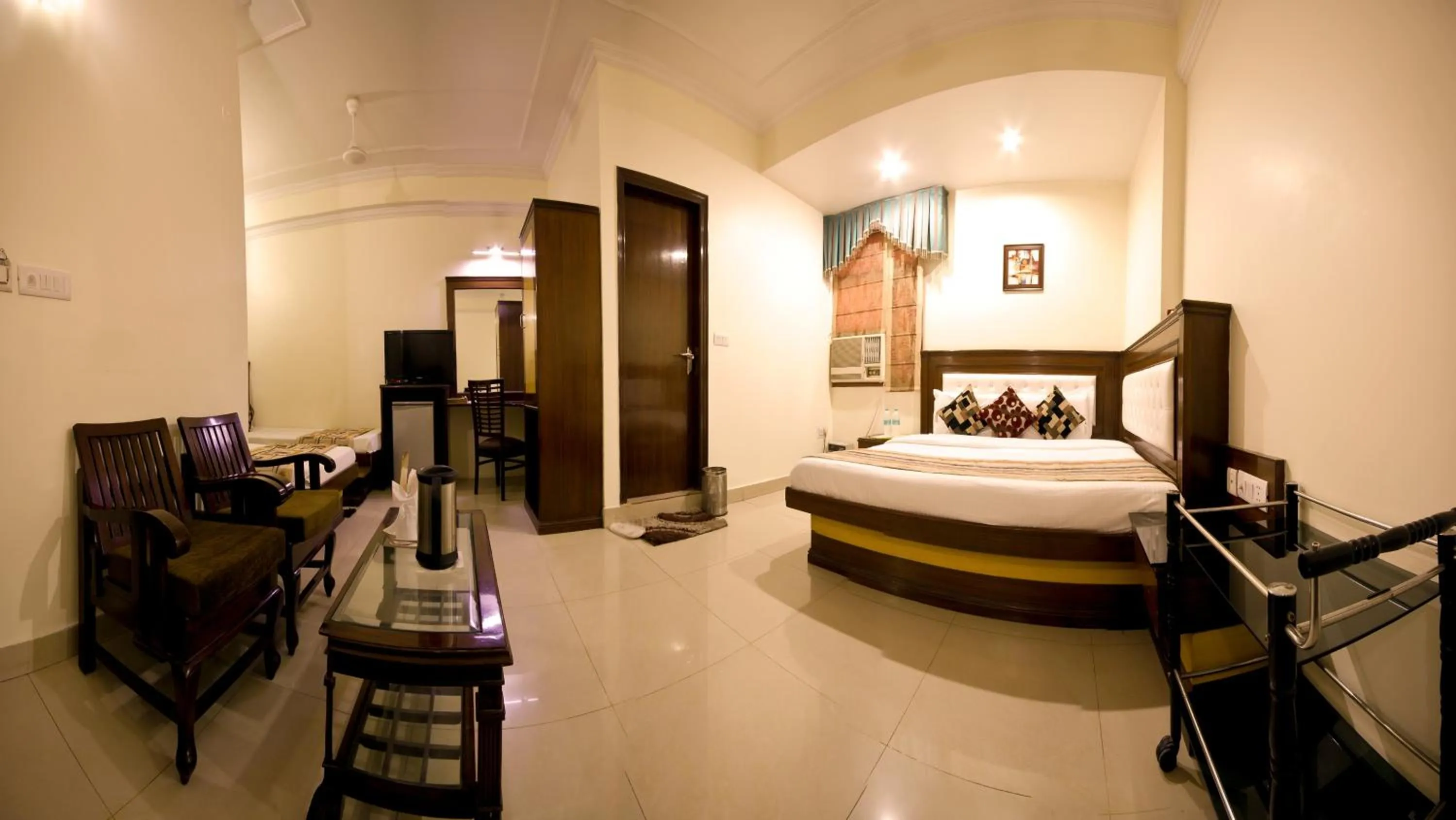 Photo of the whole room, Bed in Hotel Grand Park Inn