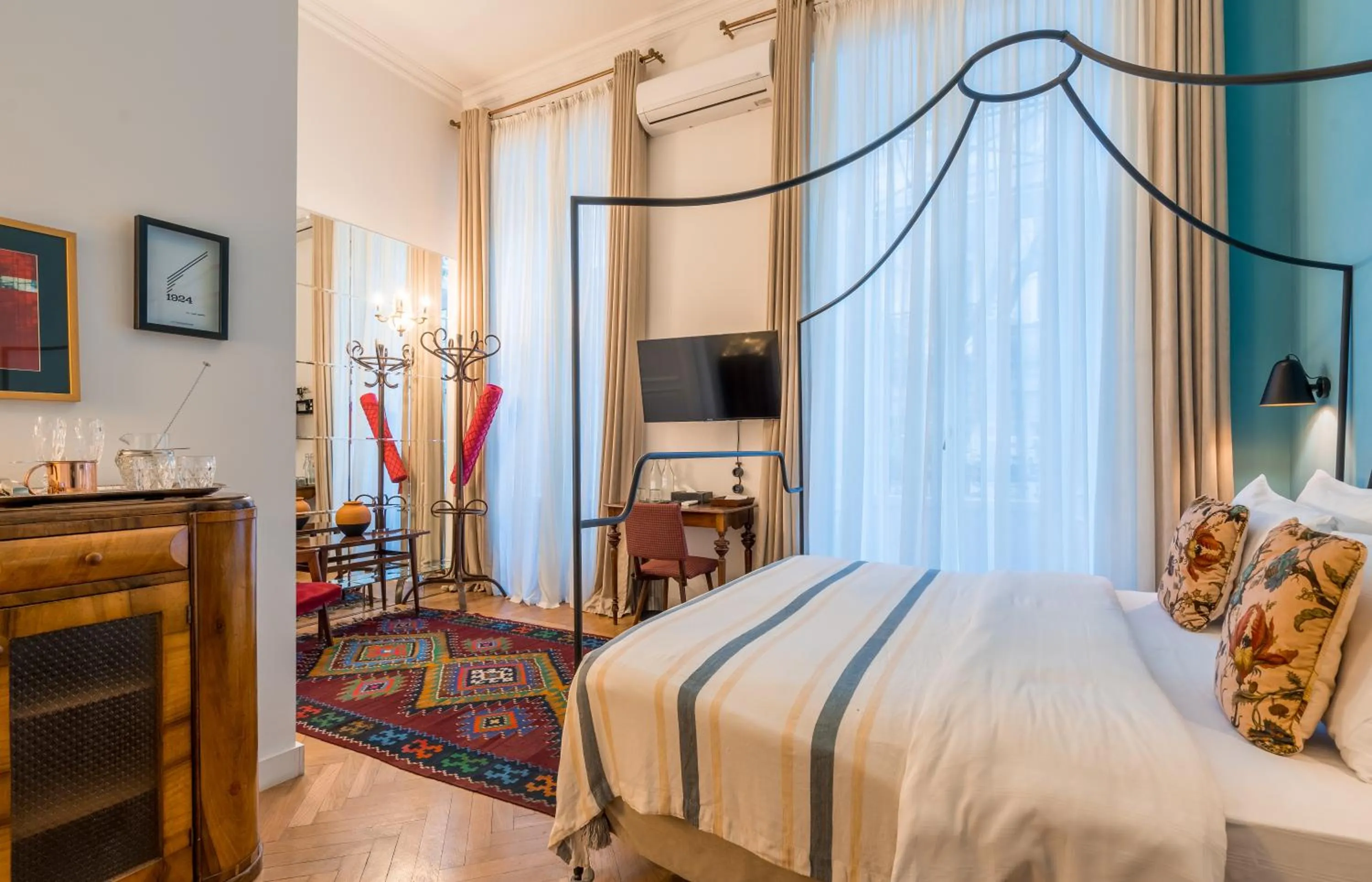 Bedroom, Bed in Communal Hotel Sololaki