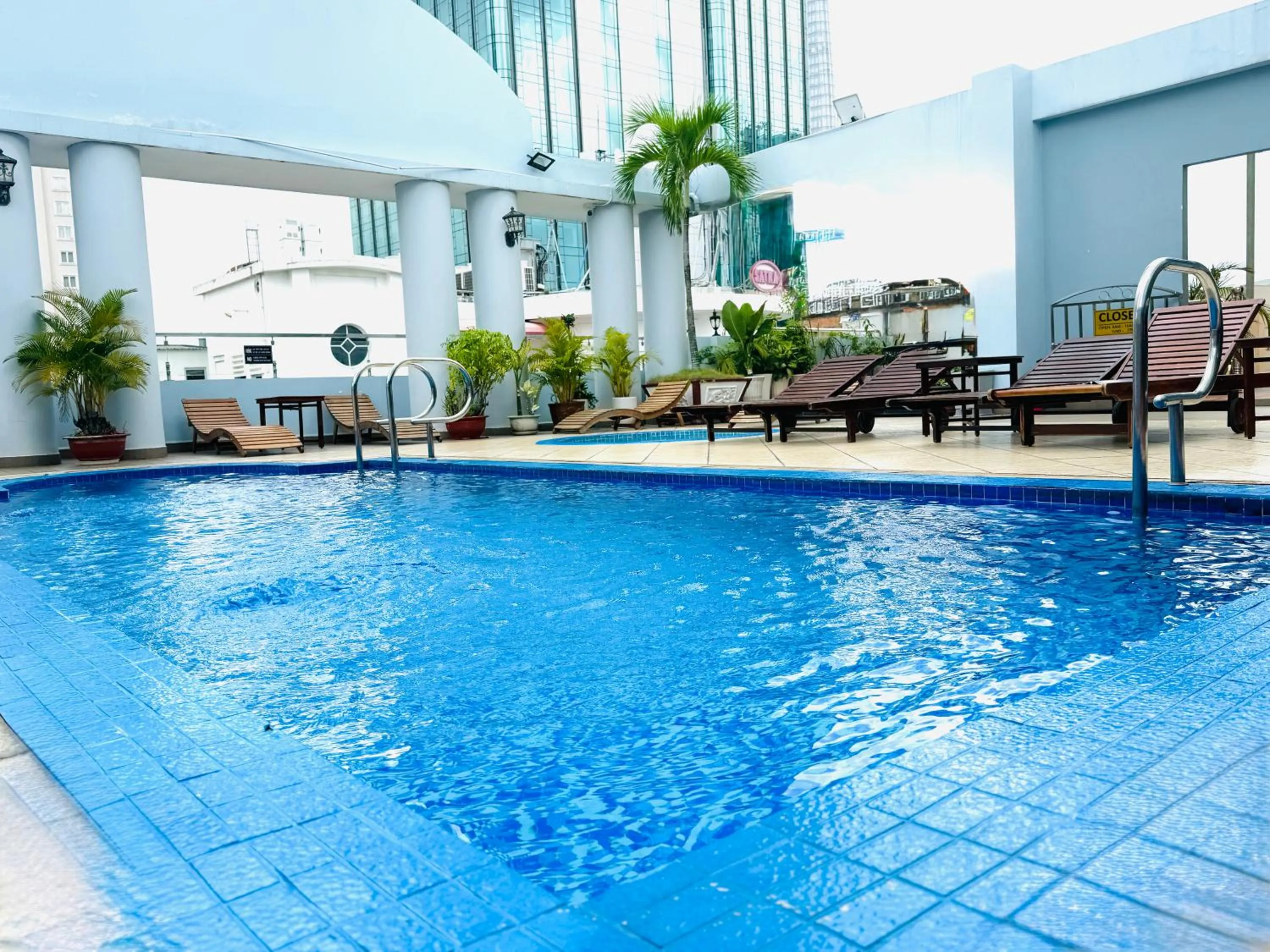 Swimming pool in Huong Sen Hotel