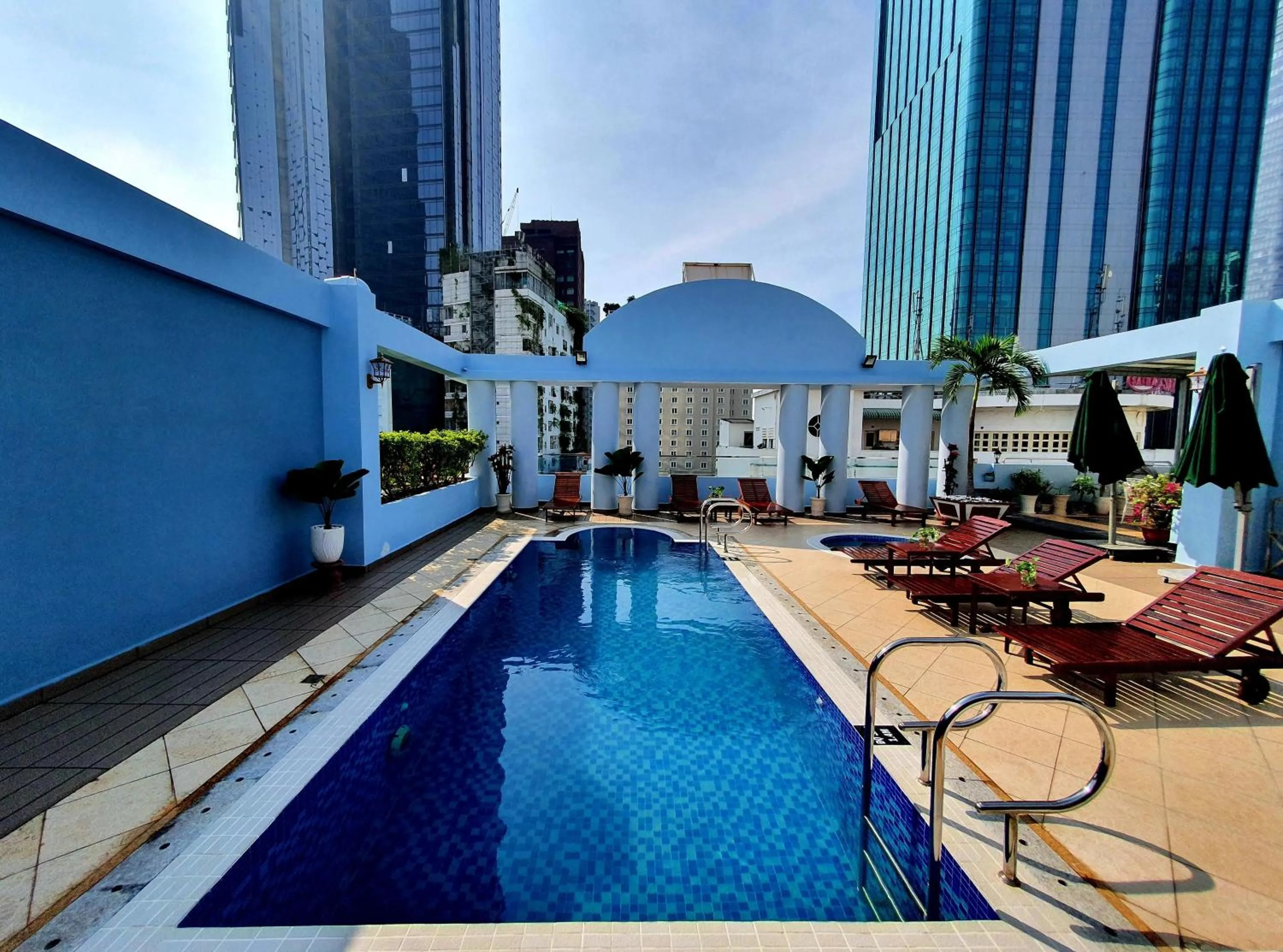 Swimming pool in Huong Sen Hotel