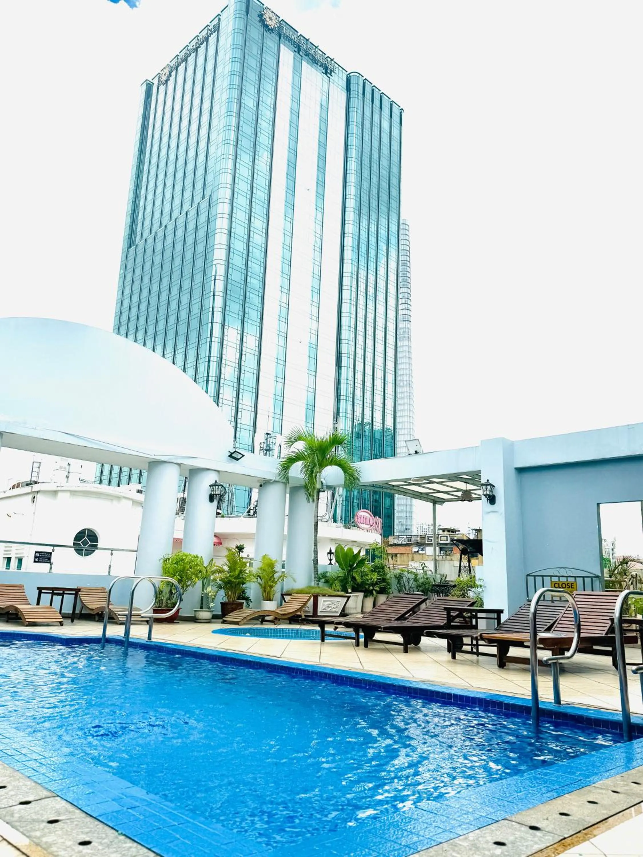 Swimming pool in Huong Sen Hotel