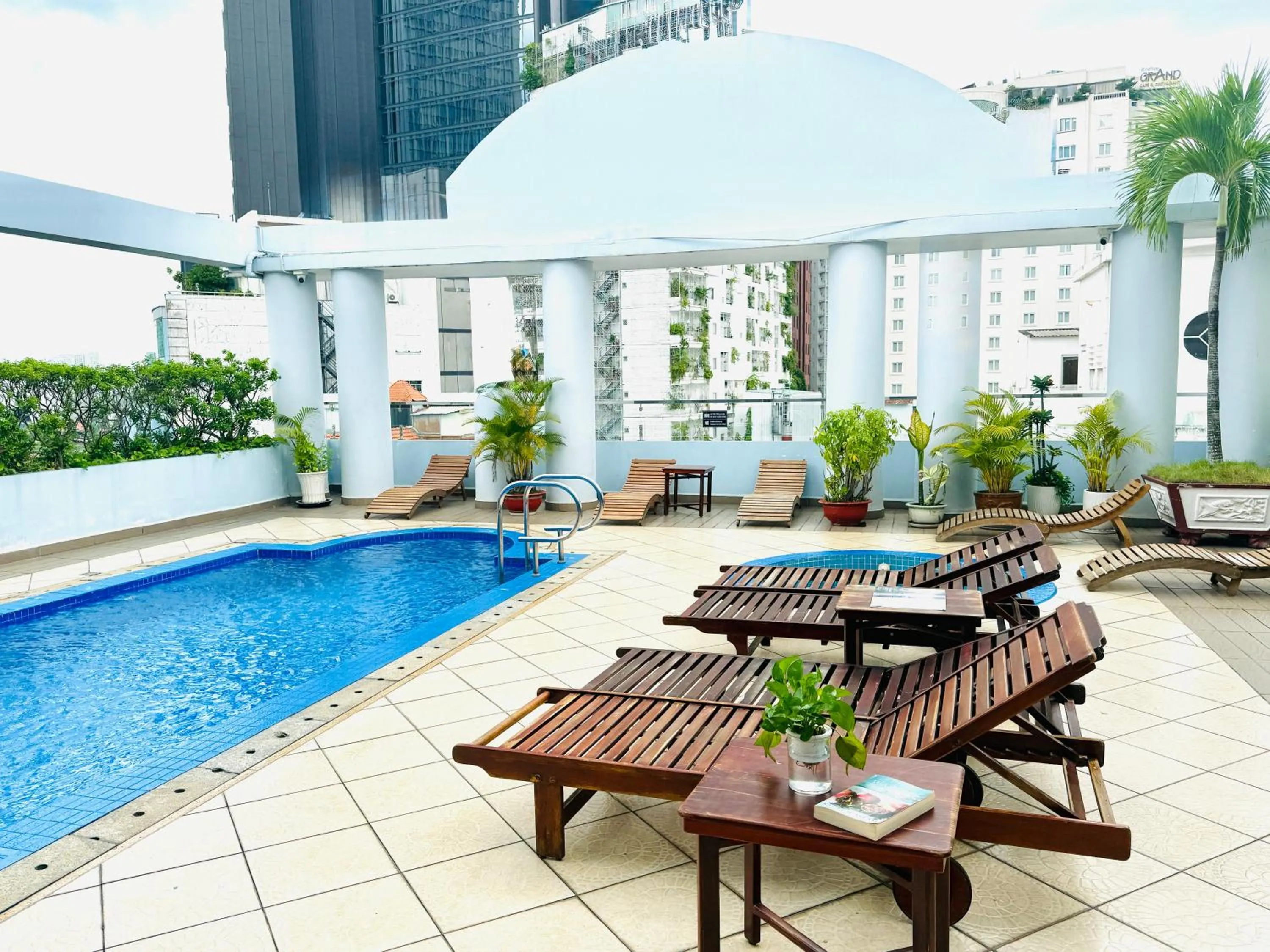 Swimming pool in Huong Sen Hotel