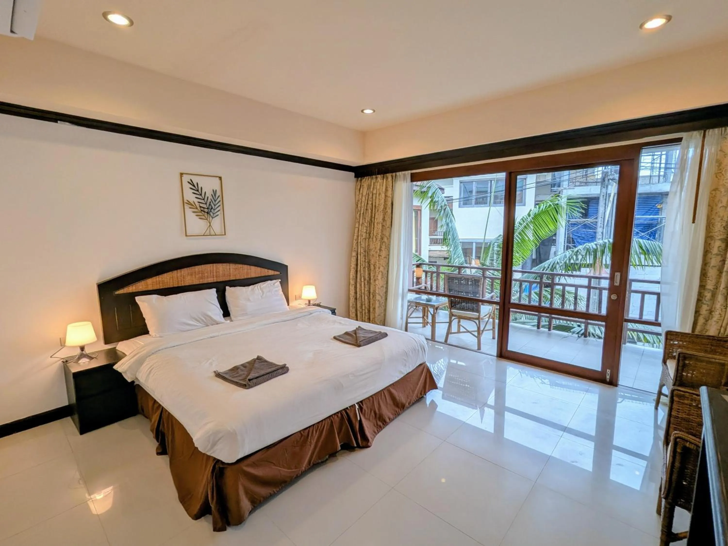 Balcony/Terrace, Bed in Summer Inn