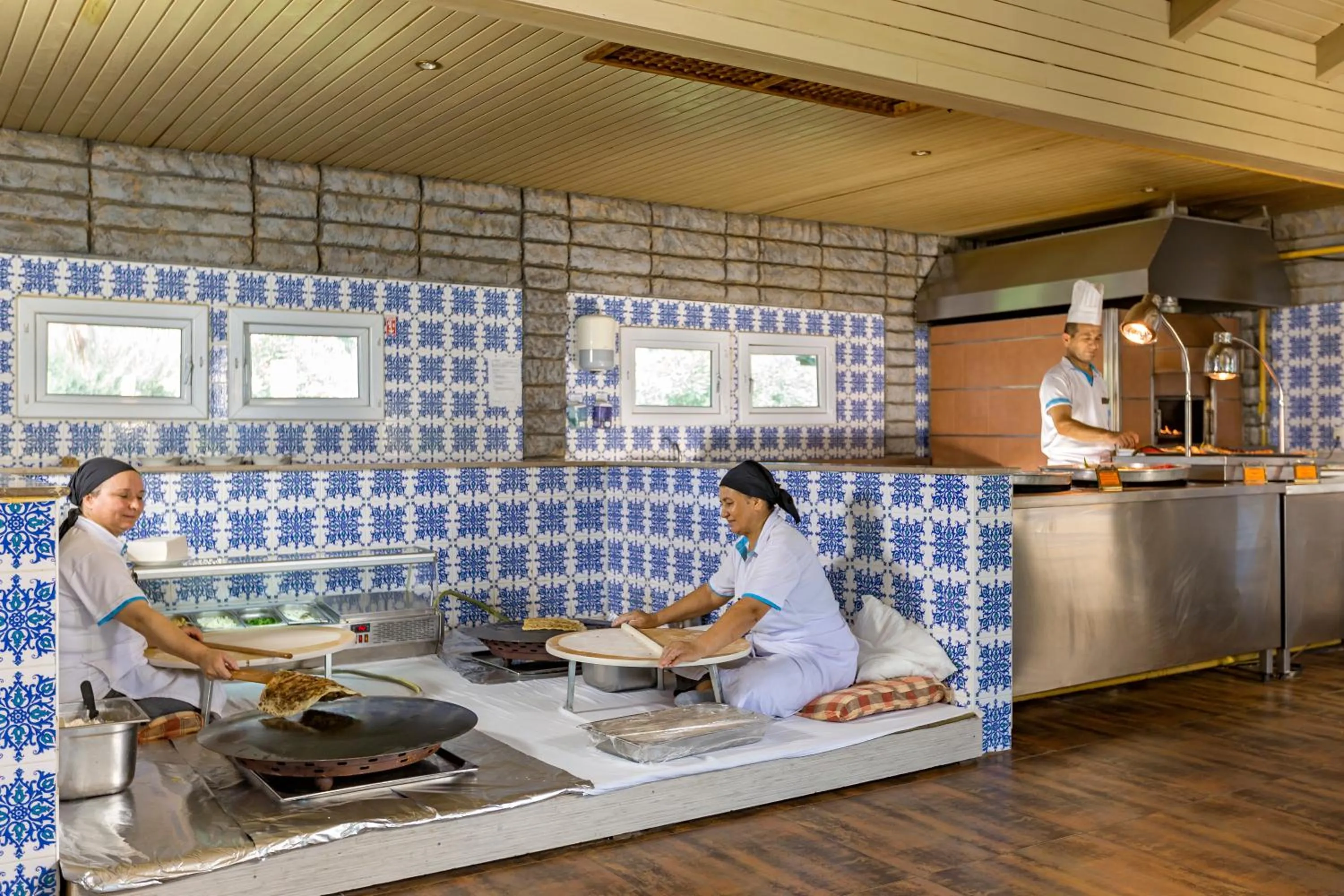 Food and drinks in Royal Holiday Palace