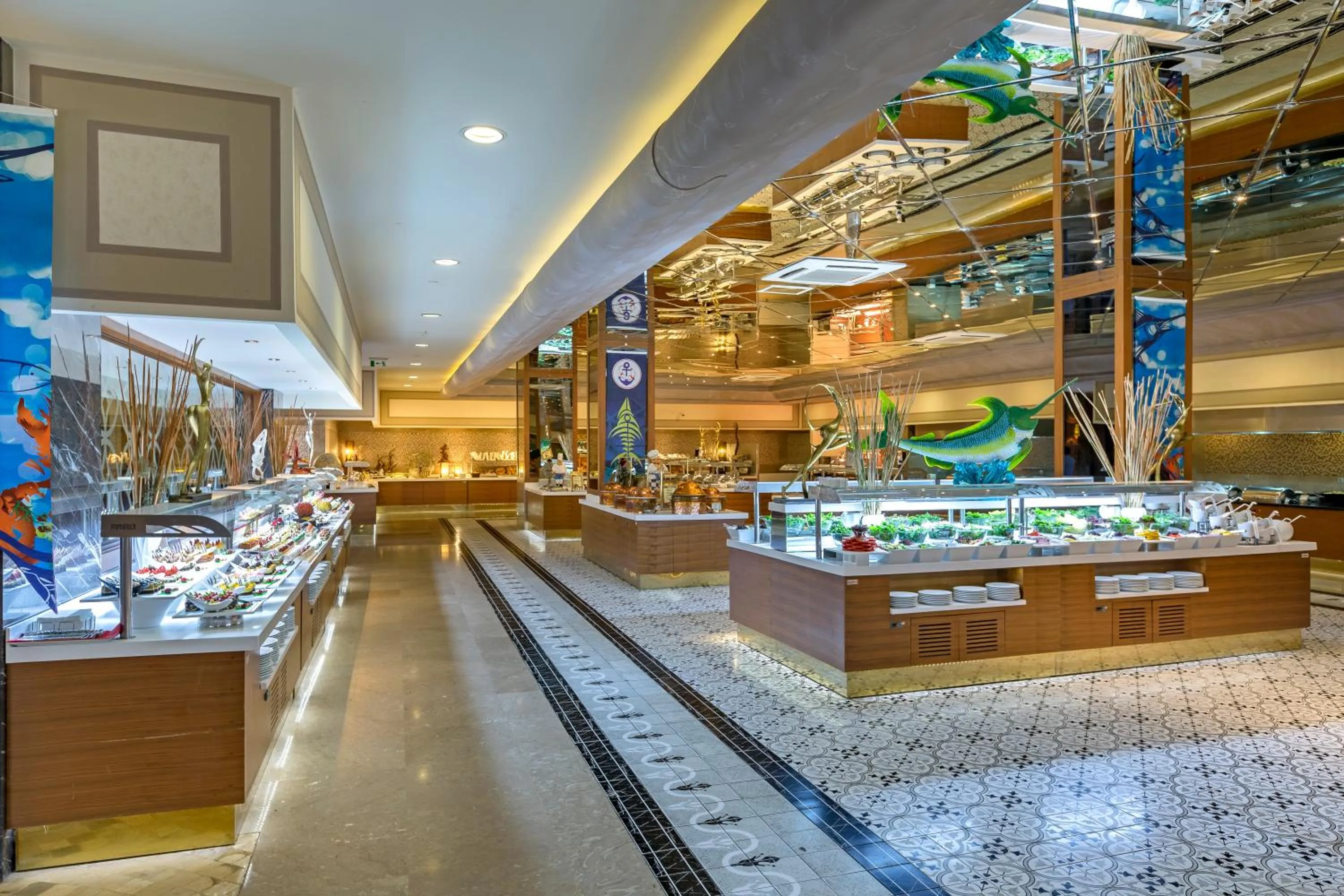 Restaurant/places to eat in Royal Holiday Palace