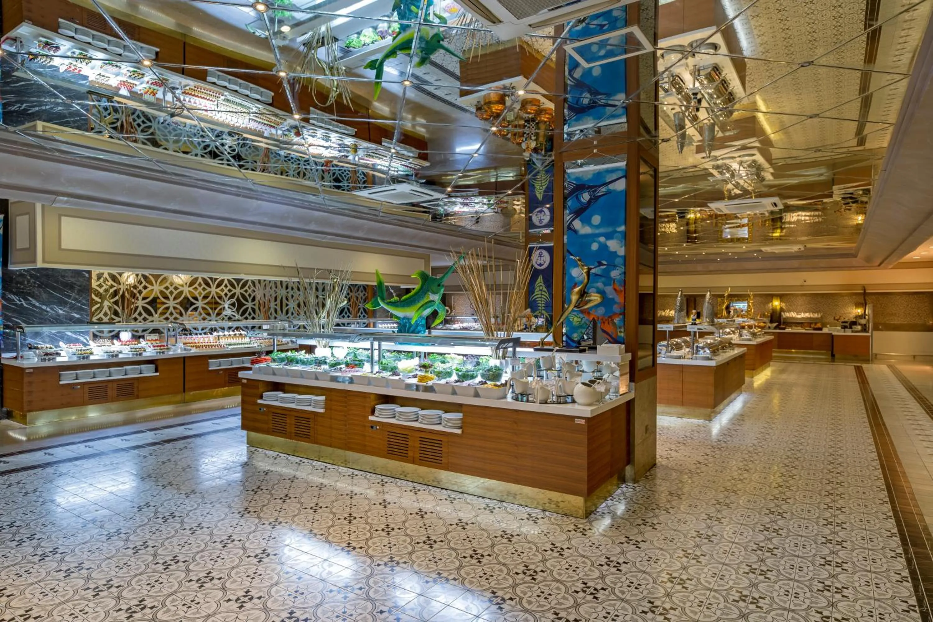 Restaurant/places to eat in Royal Holiday Palace