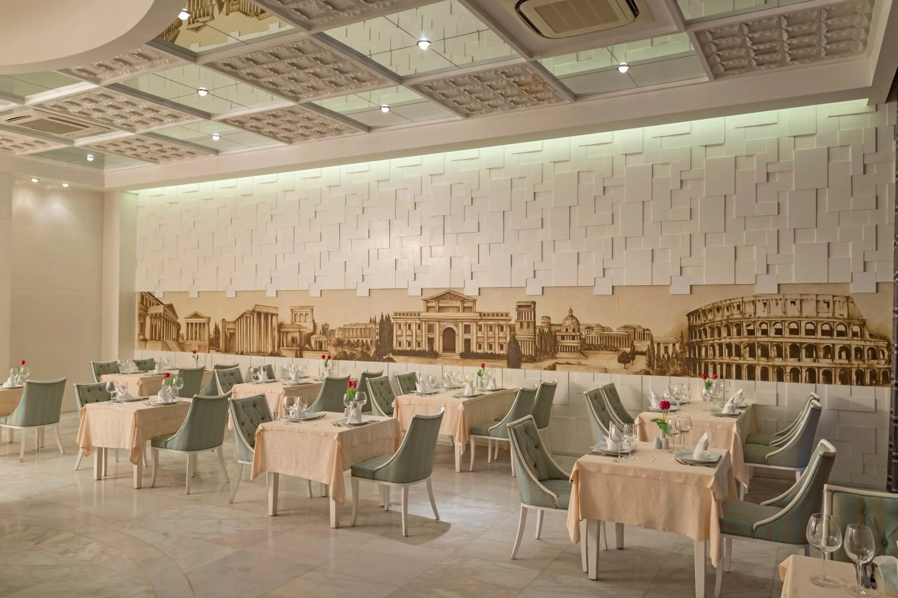 Food and drinks in Royal Holiday Palace