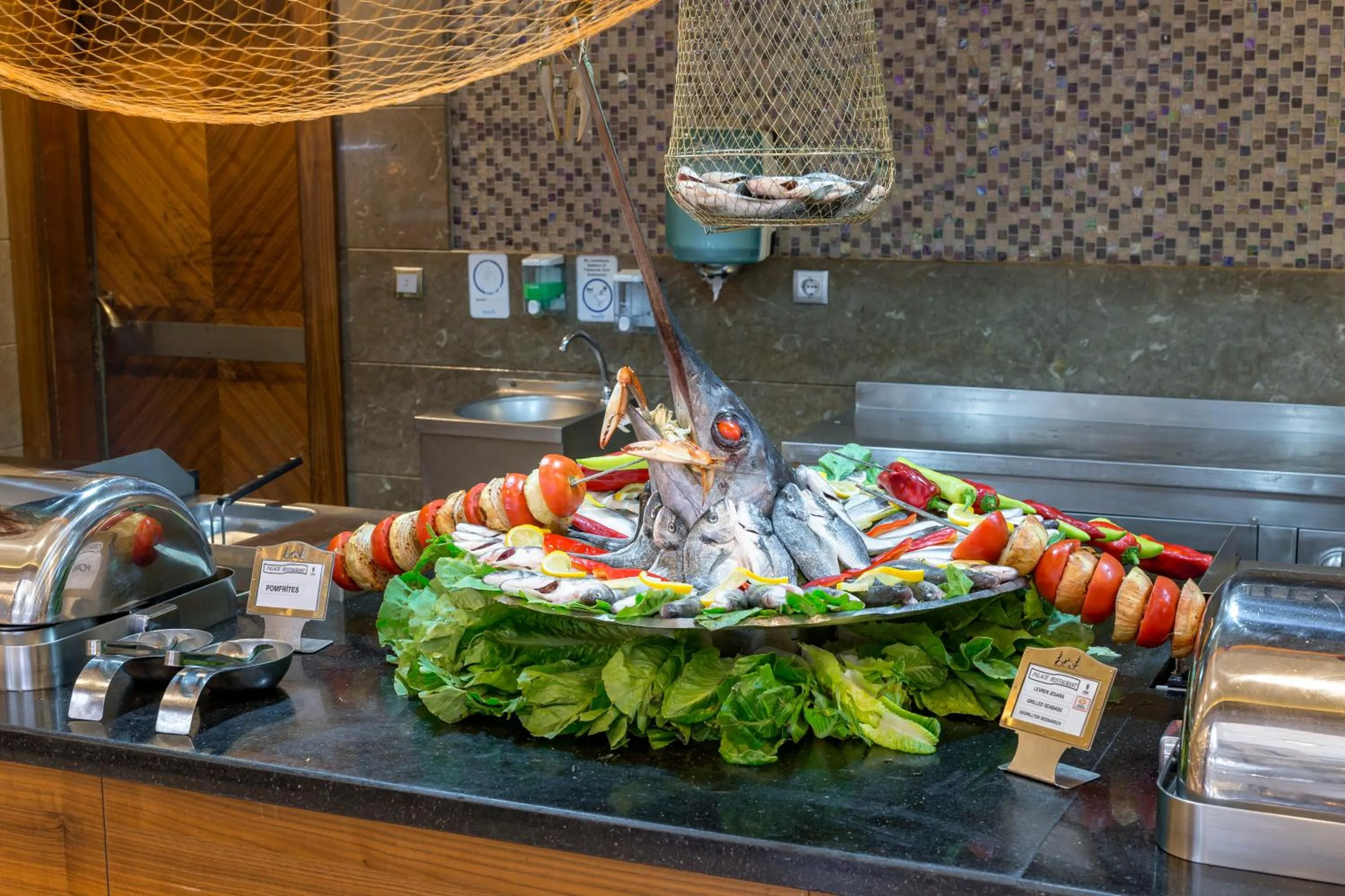 Food and drinks in Royal Holiday Palace