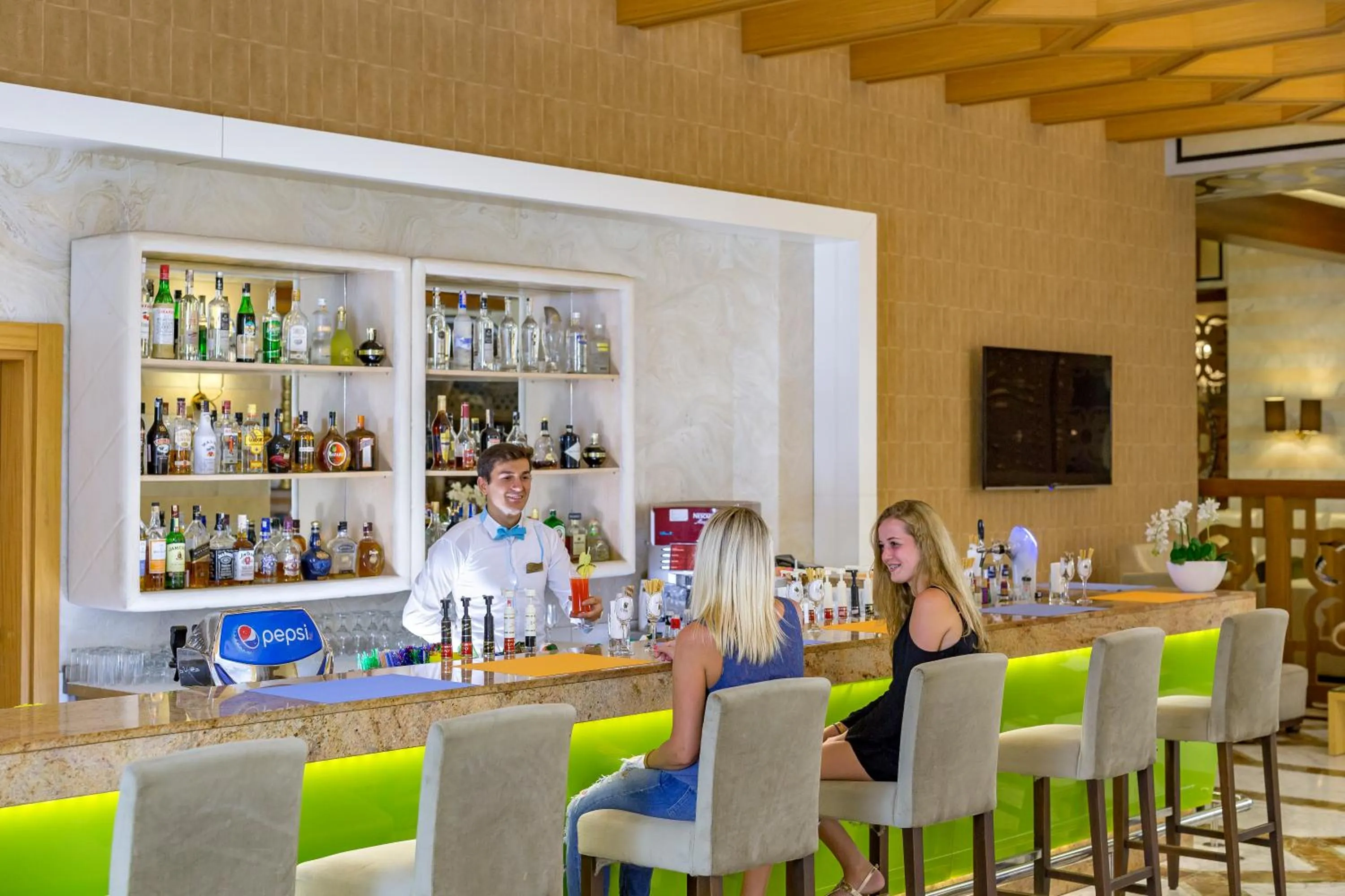 Lounge or bar in Royal Holiday Palace