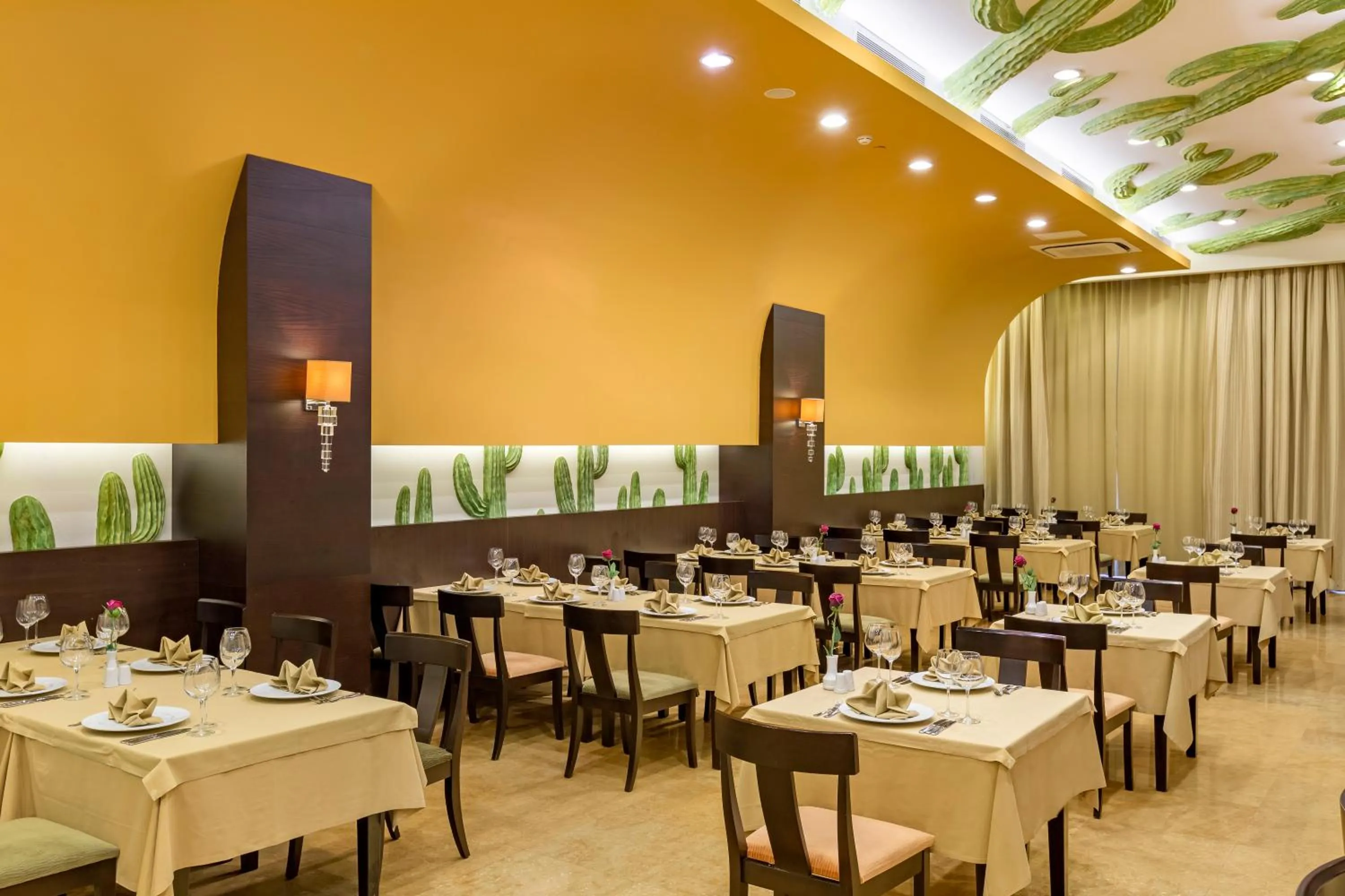 Food and drinks in Royal Holiday Palace