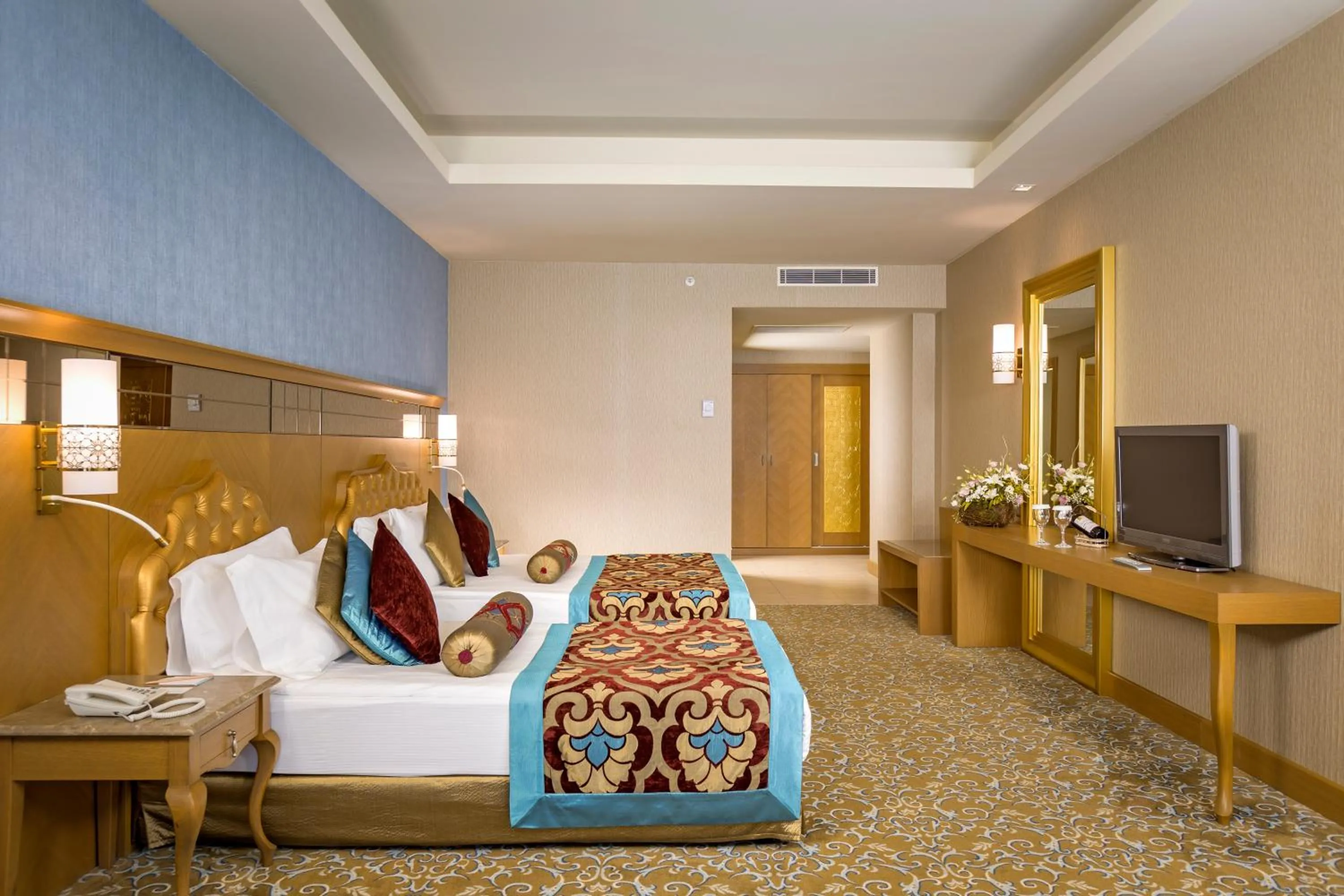 Bed in Royal Holiday Palace