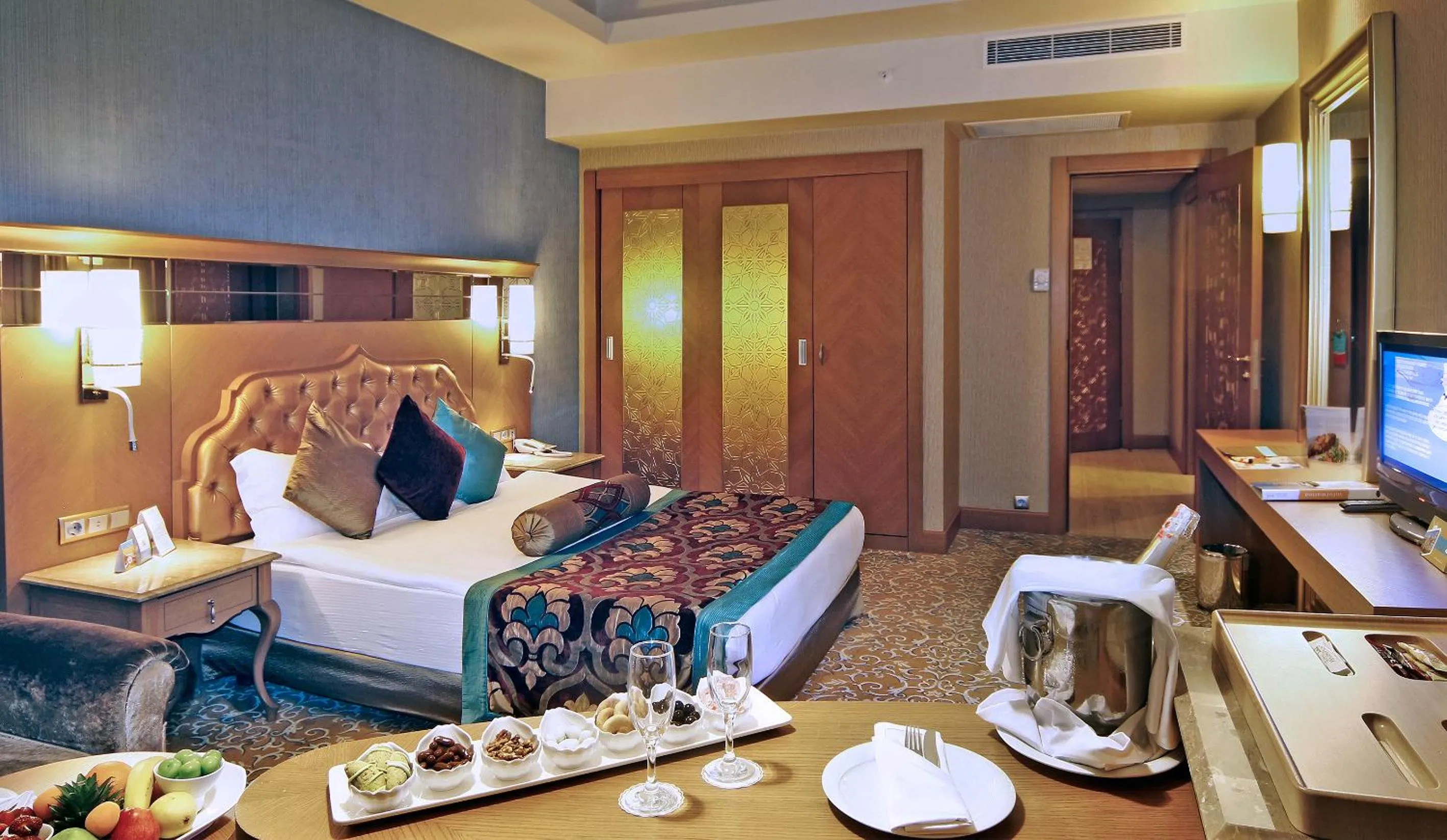 Bed in Royal Holiday Palace