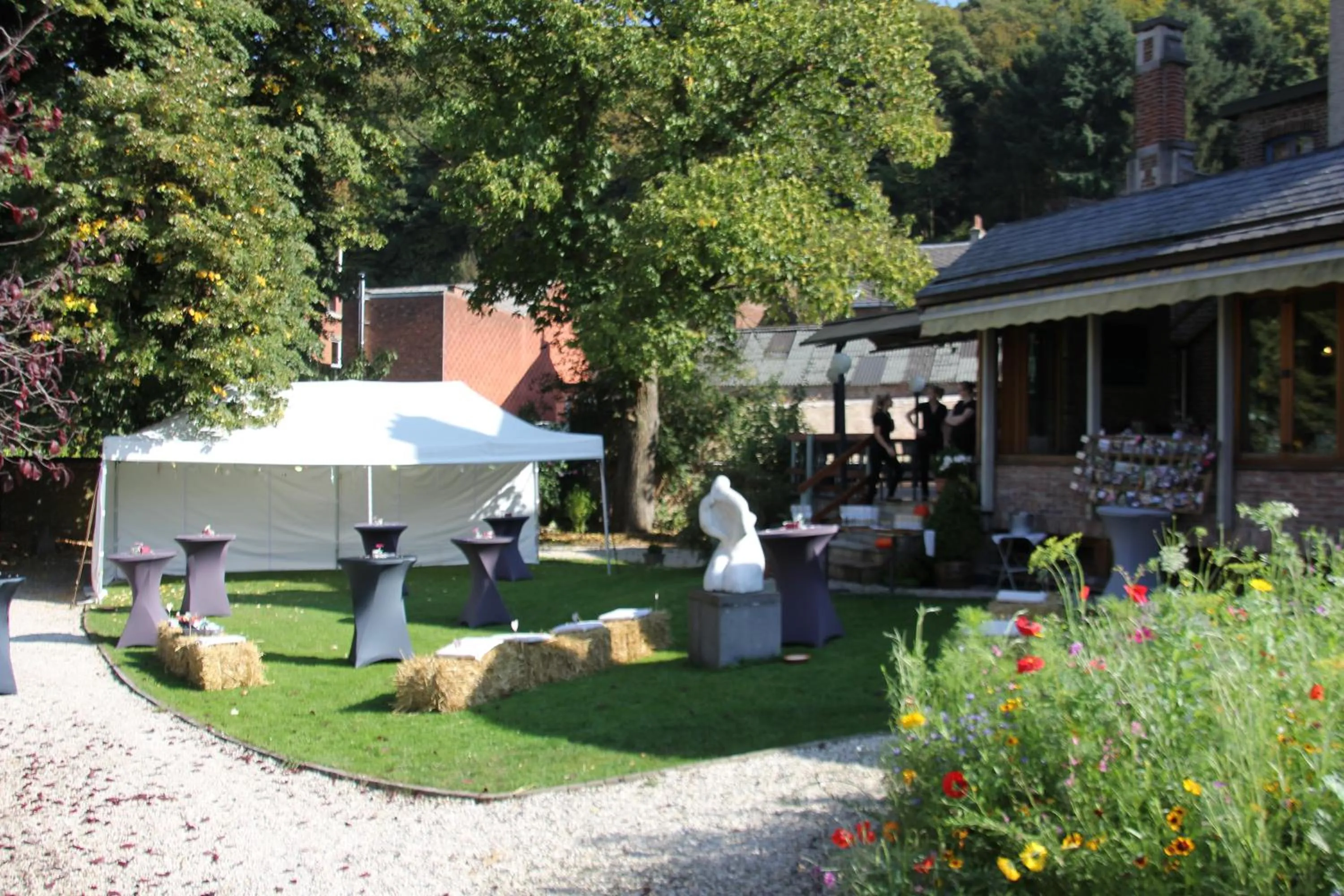 Property building in Maison Dispa