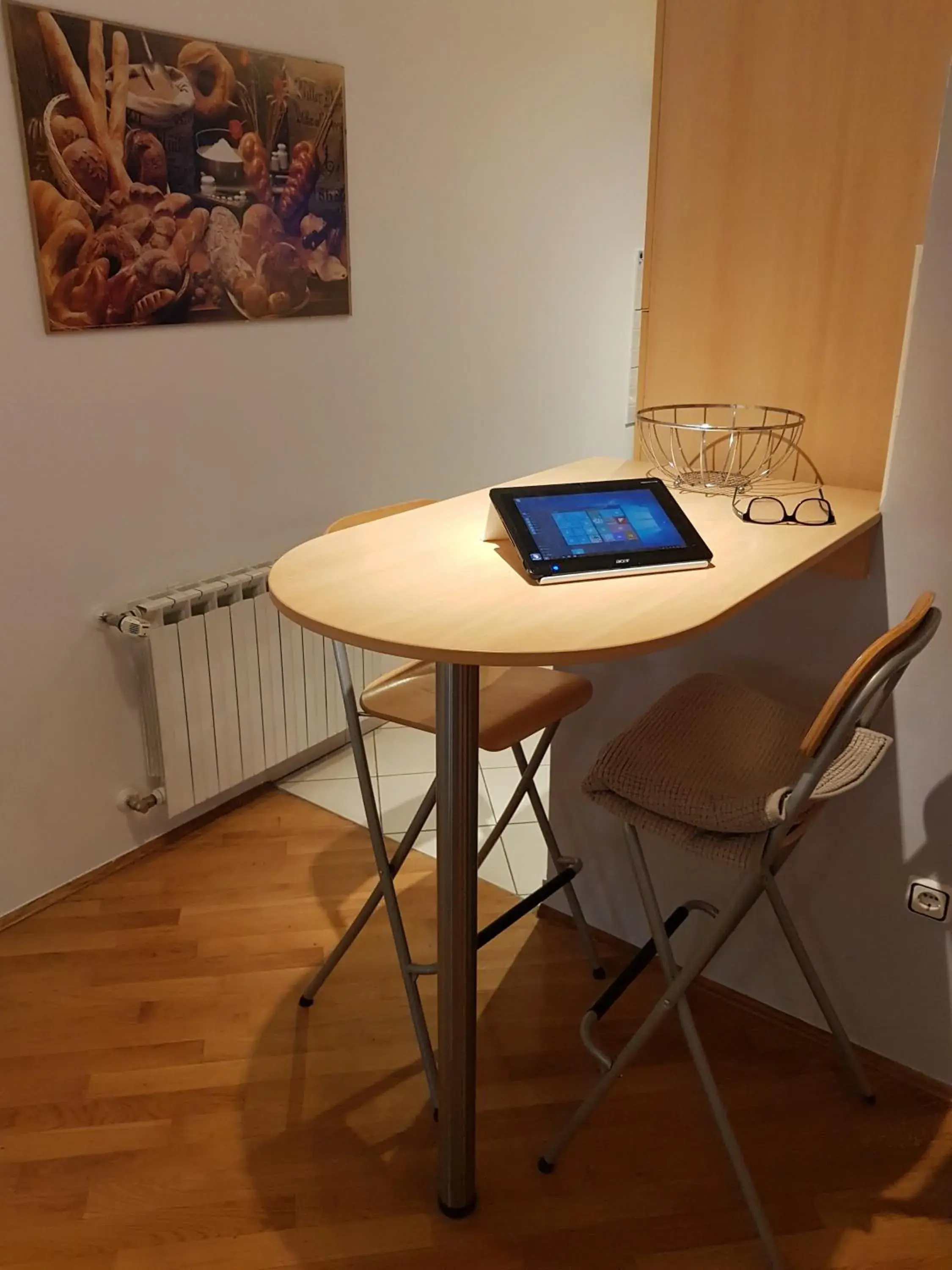 One-Bedroom Apartment - single occupancy in Apartment 40 One-Bedroom Apartment - single occupancy in Apartment 40
