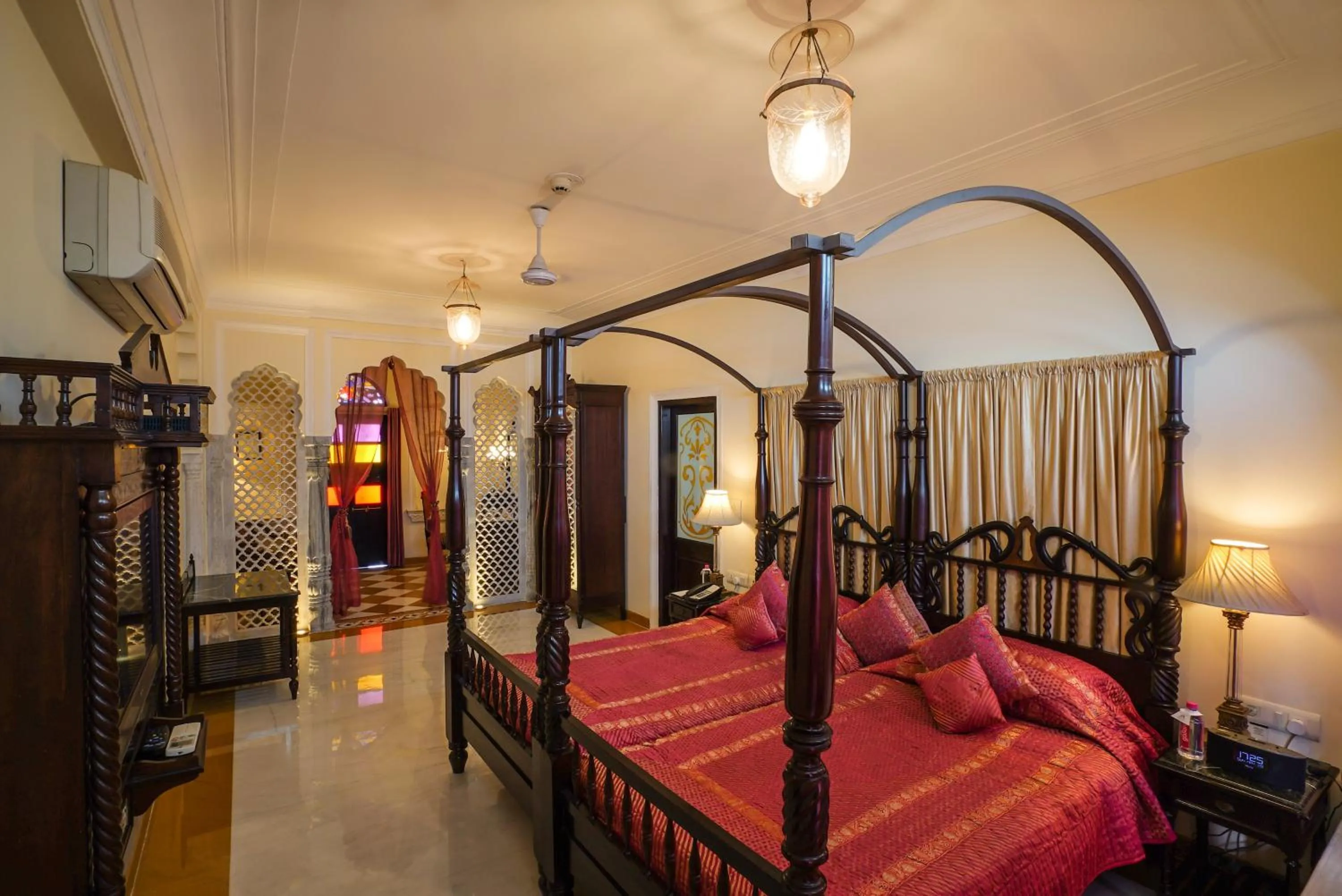 Bedroom, Bed in Shahpura House