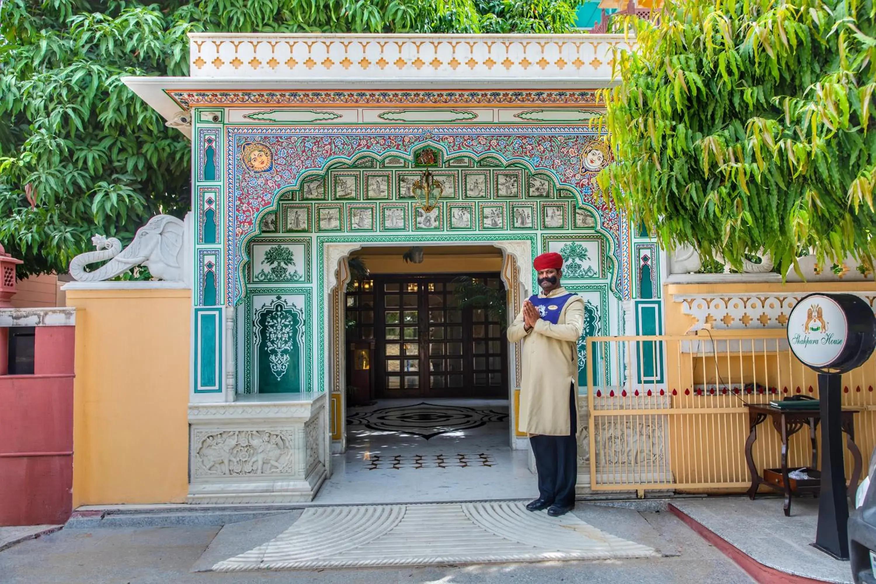 Facade/entrance in Shahpura House Facade/entrance in Shahpura House