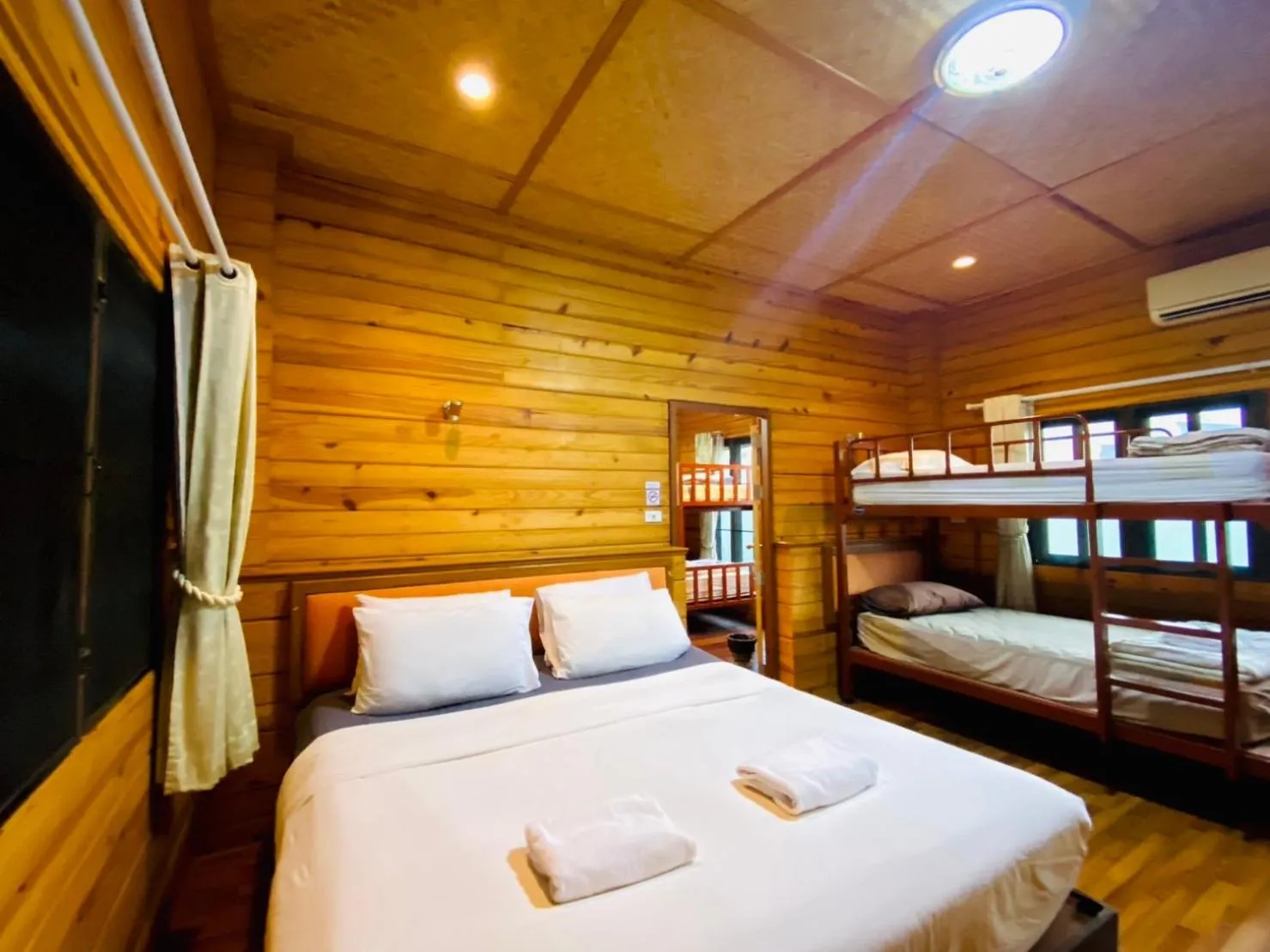 Bed in Baan Soontree Resort