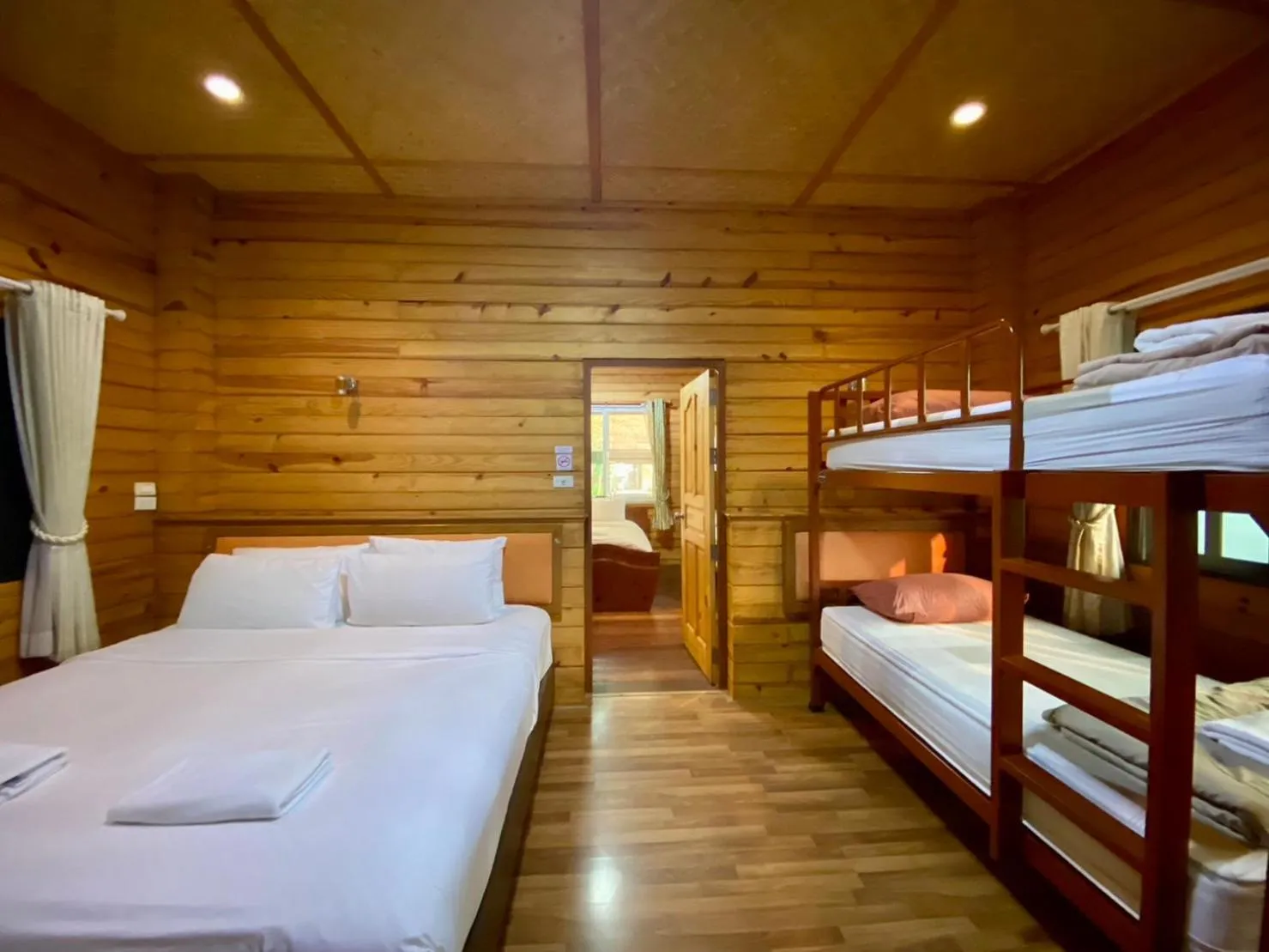 Bed in Baan Soontree Resort