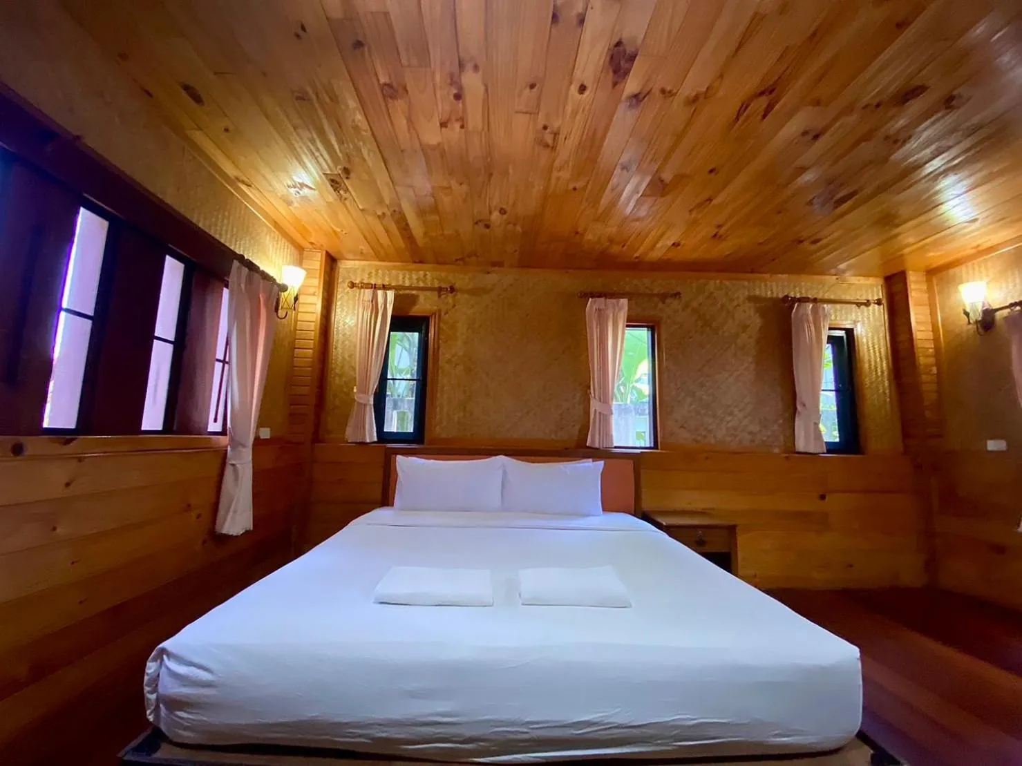 Bed in Baan Soontree Resort