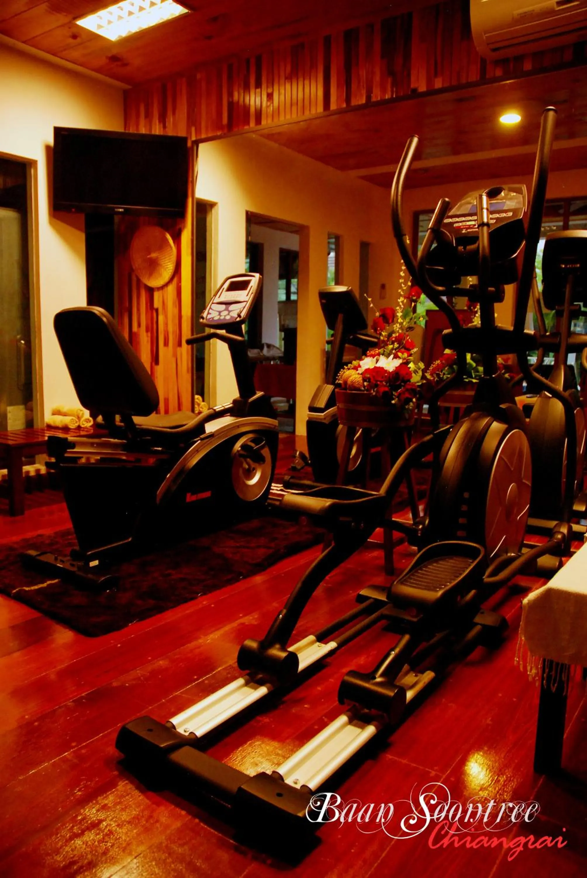 Fitness centre/facilities in Baan Soontree Resort