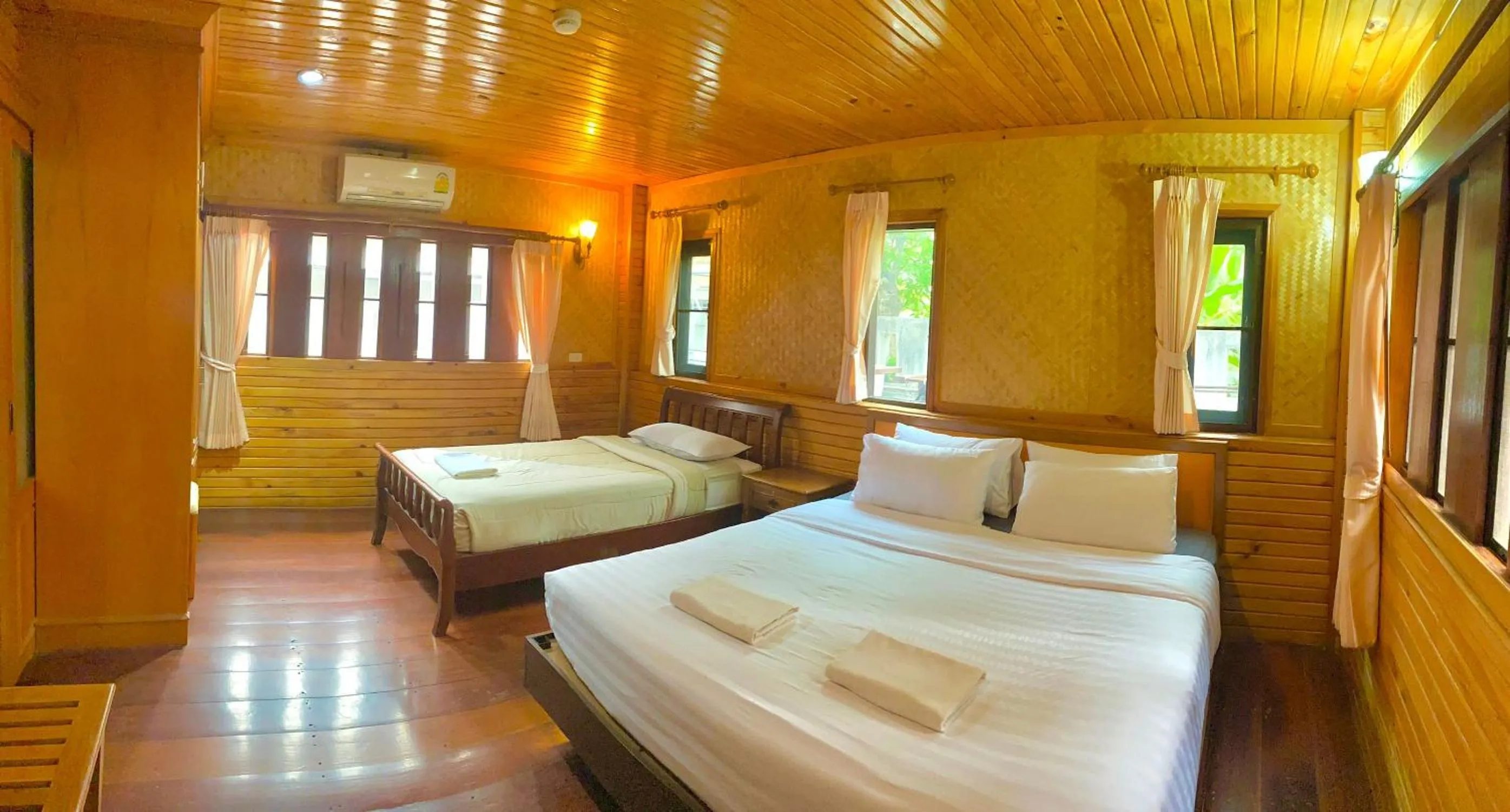 Bed in Baan Soontree Resort