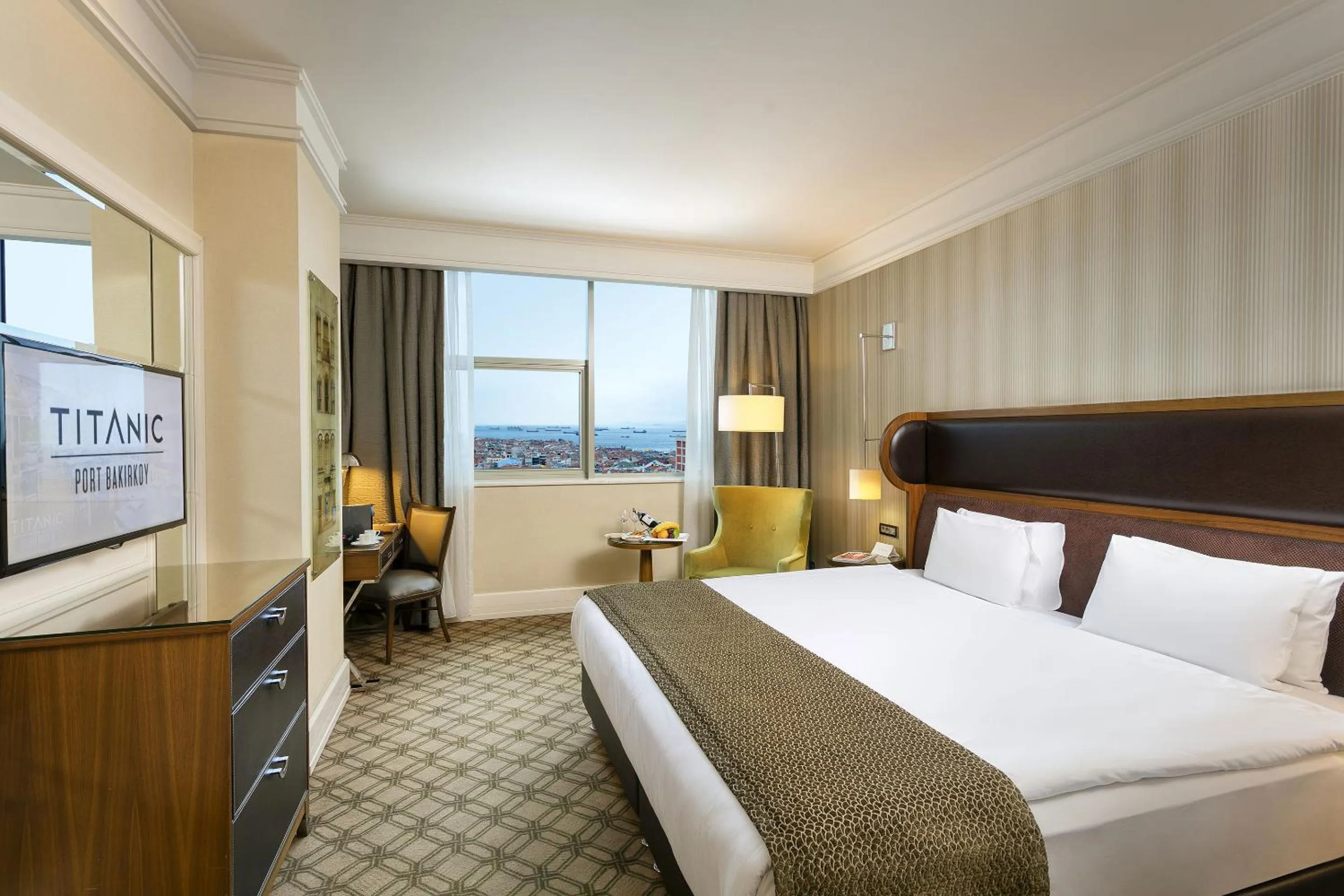 Bedroom, Bed in Titanic Port Bakirkoy