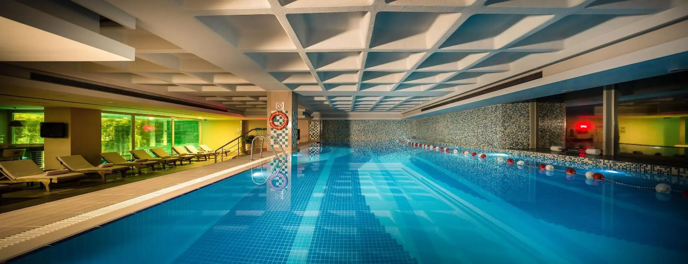 Swimming pool in Titanic Port Bakirkoy Swimming pool in Titanic Port Bakirkoy