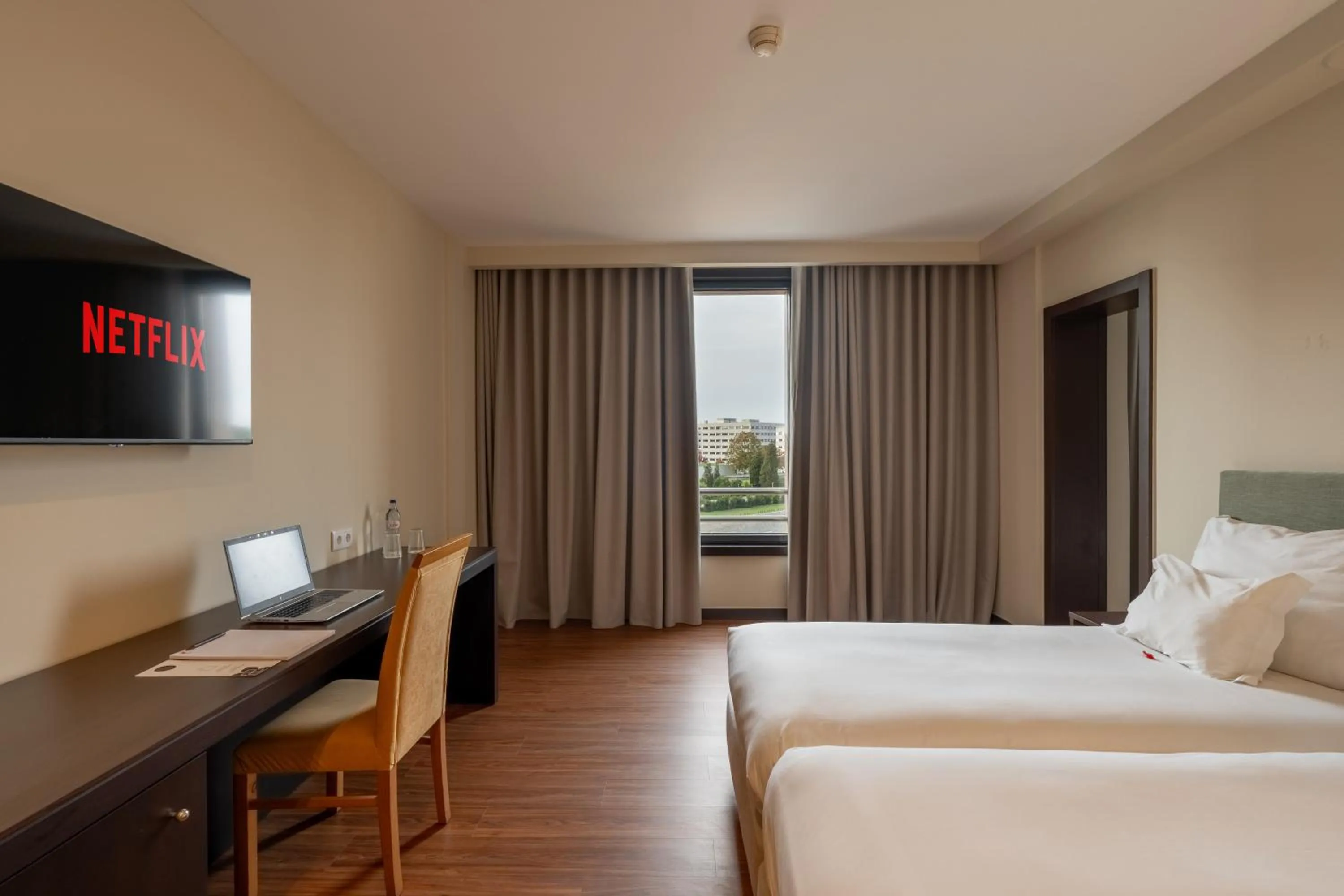 Bed in Hotel Premium Porto Maia