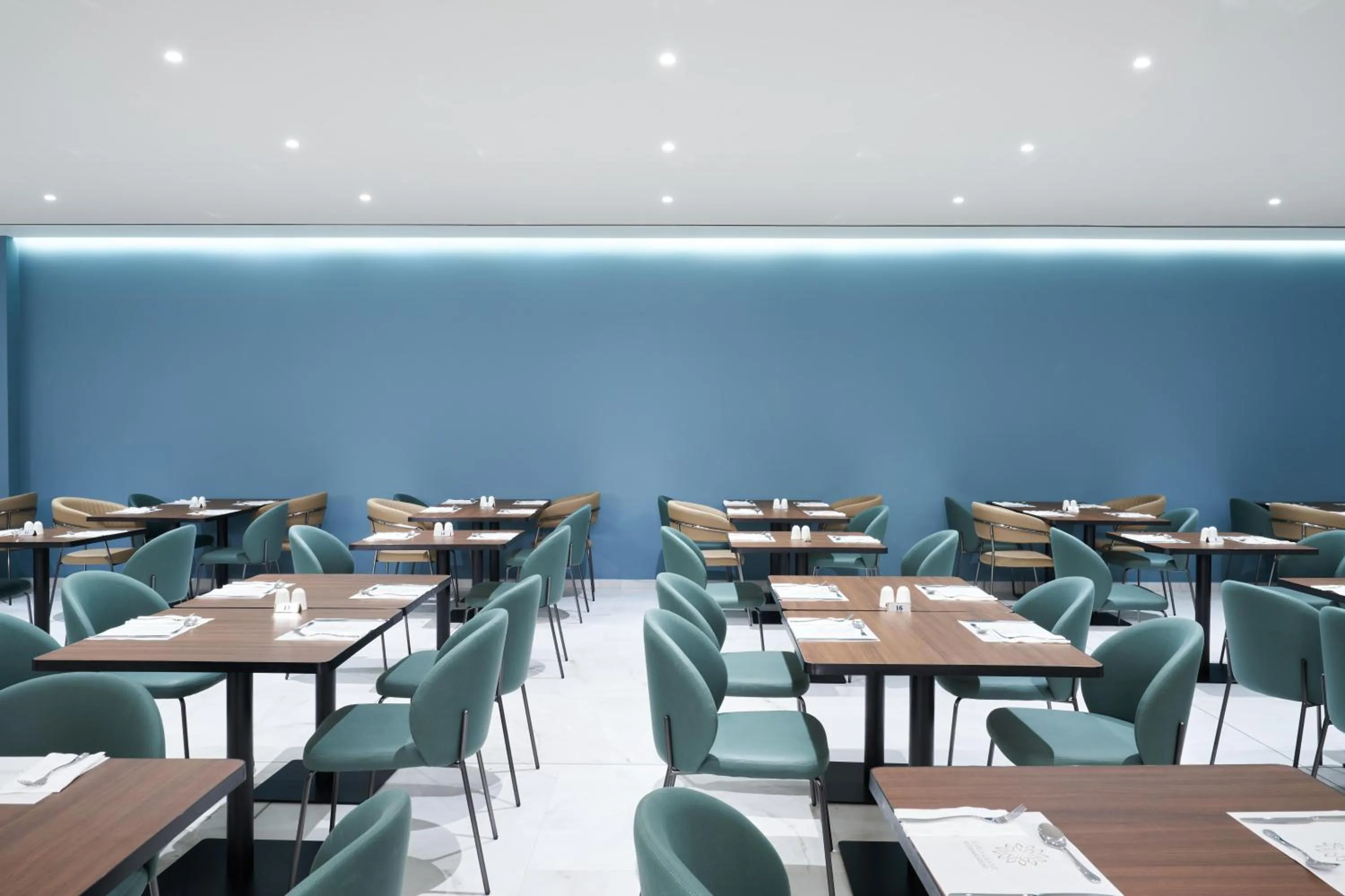 Restaurant/places to eat in Maris Grand Waterpark Resort