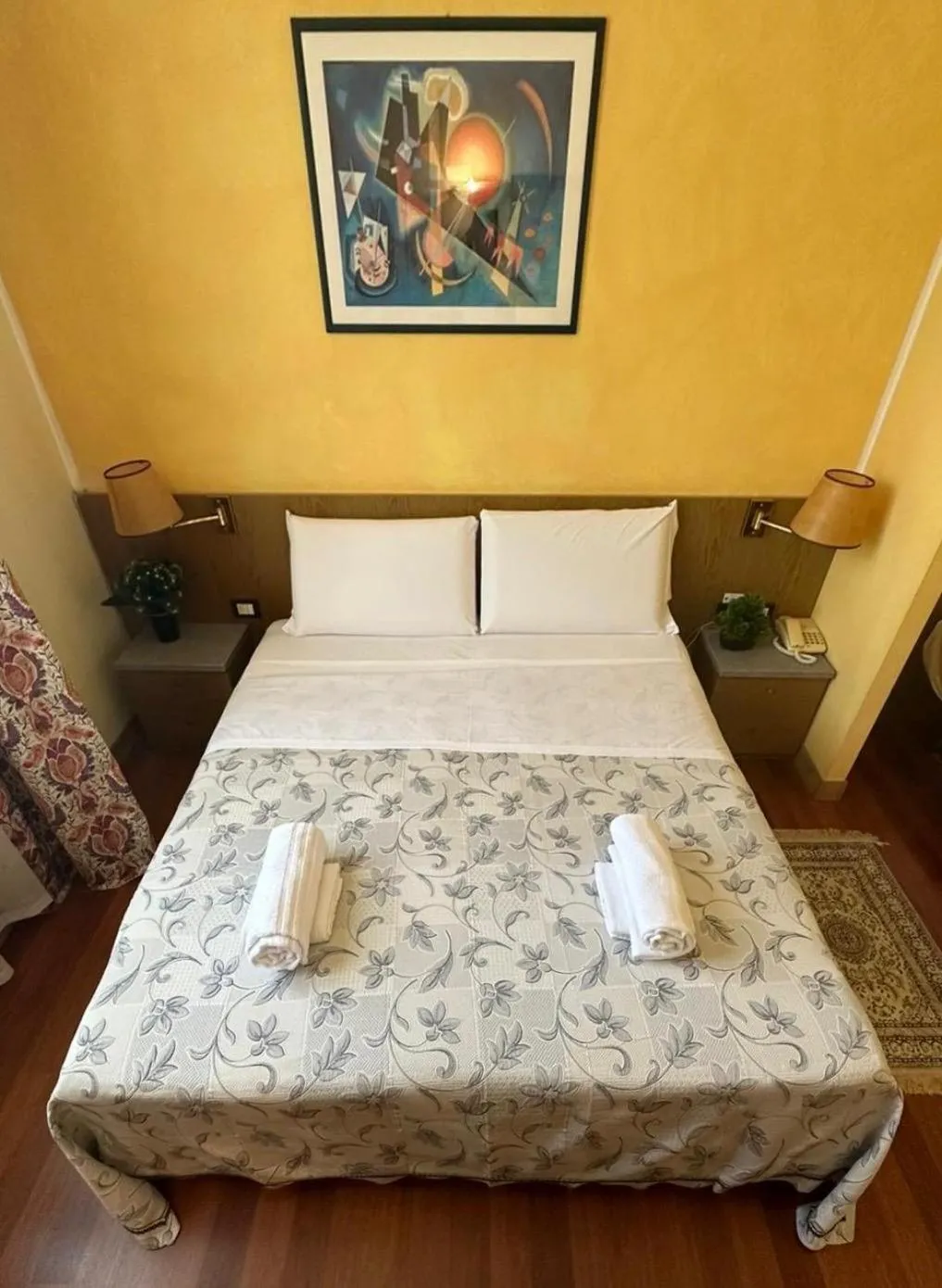 Bed in Hotel Raffaello Venice
