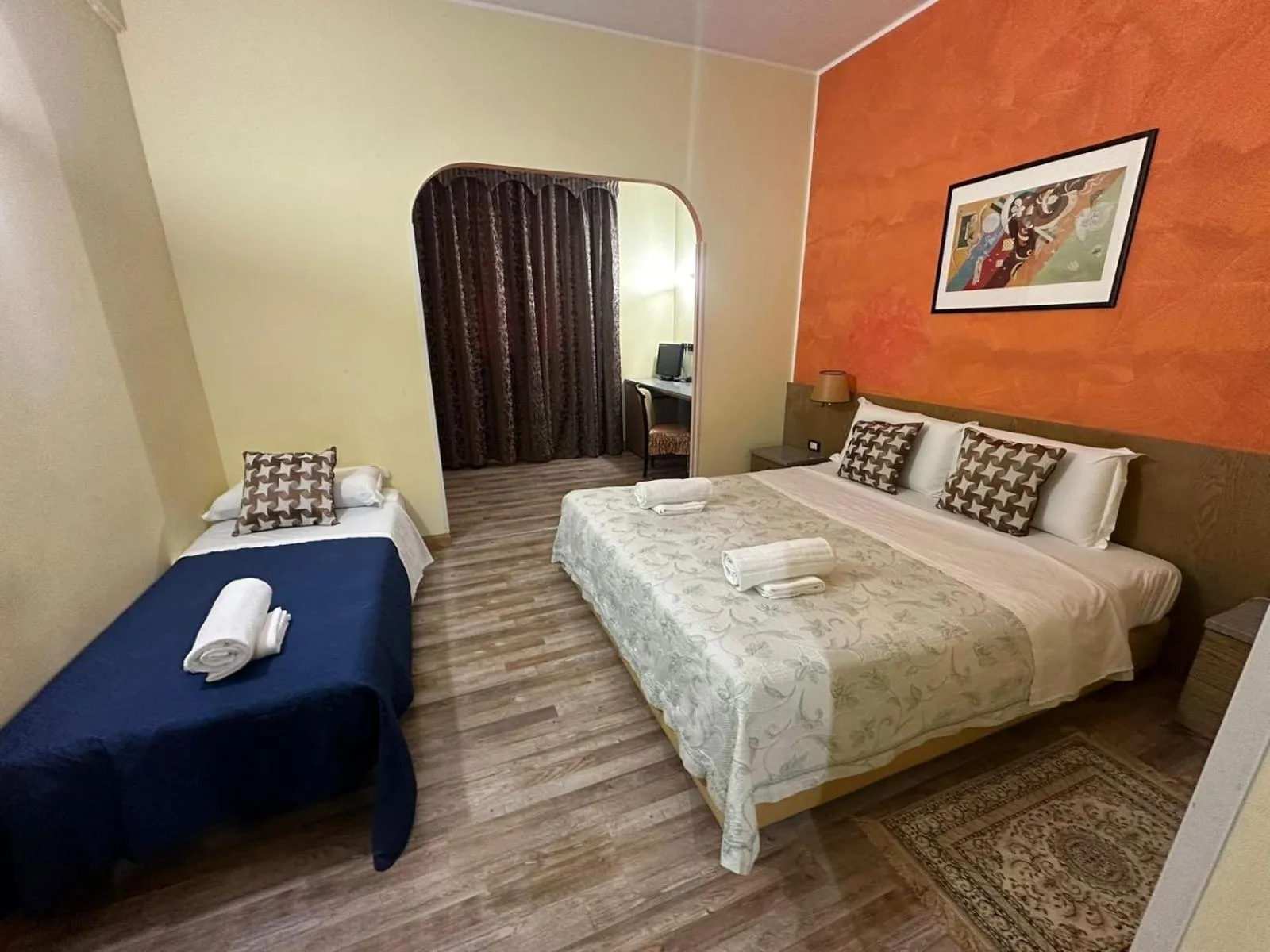 Bed in Hotel Raffaello Venice