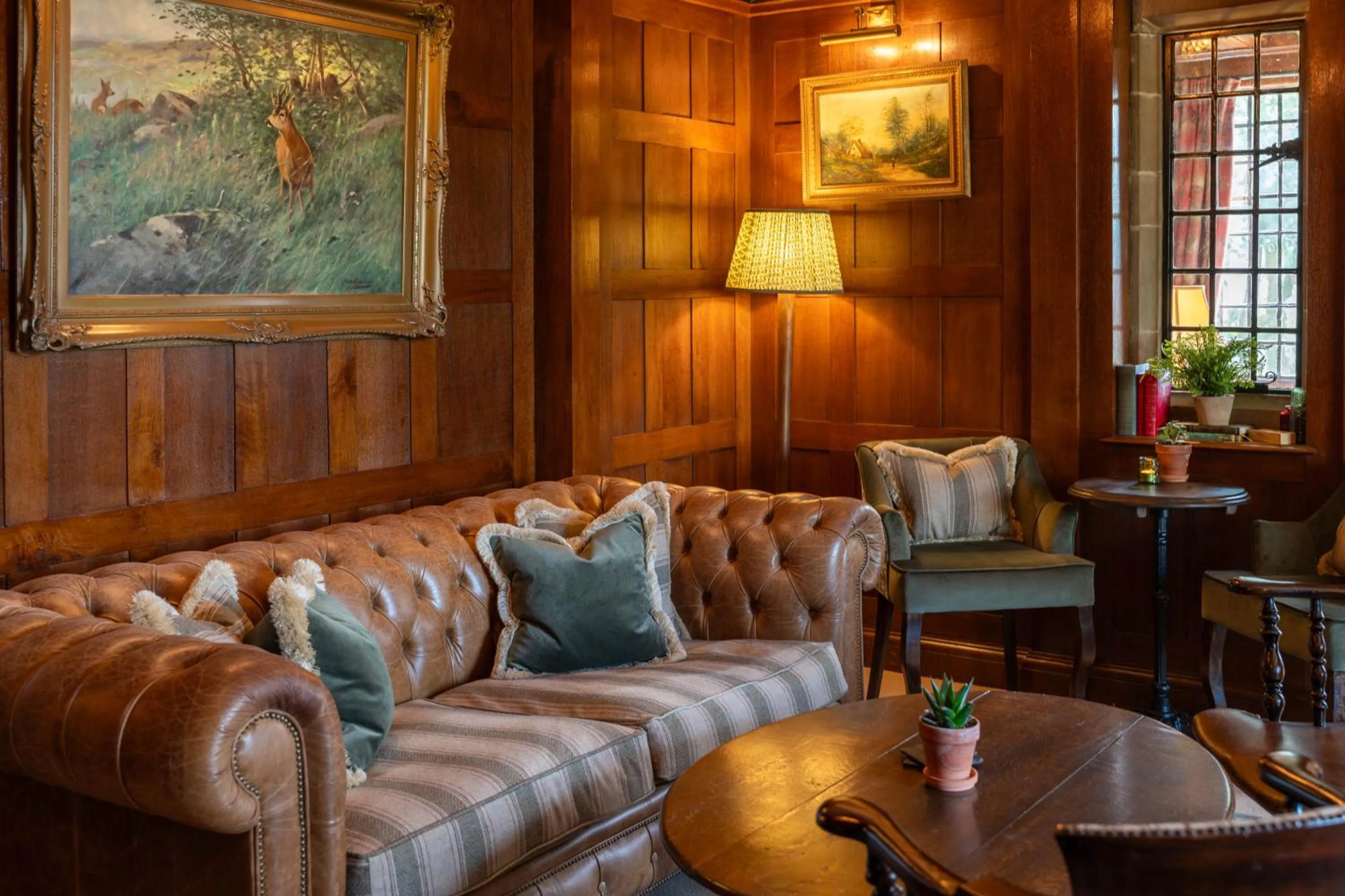 Communal lounge/ TV room in Stone House Hotel