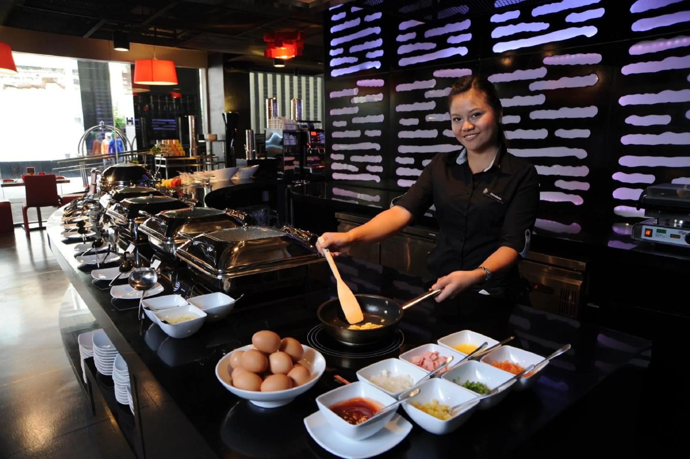 People in Galleria 10 Hotel Bangkok