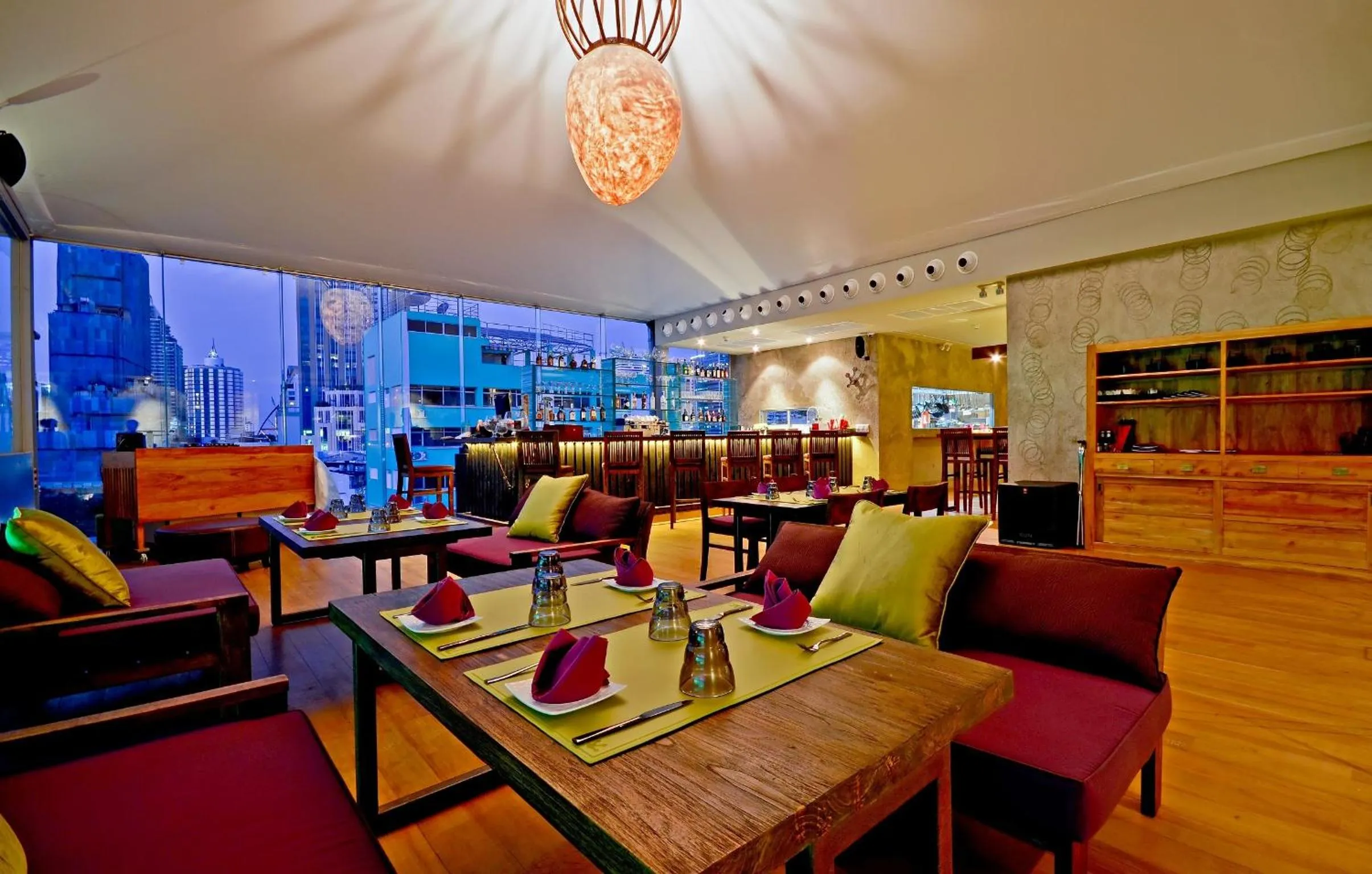 Restaurant/places to eat in Galleria 10 Hotel Bangkok