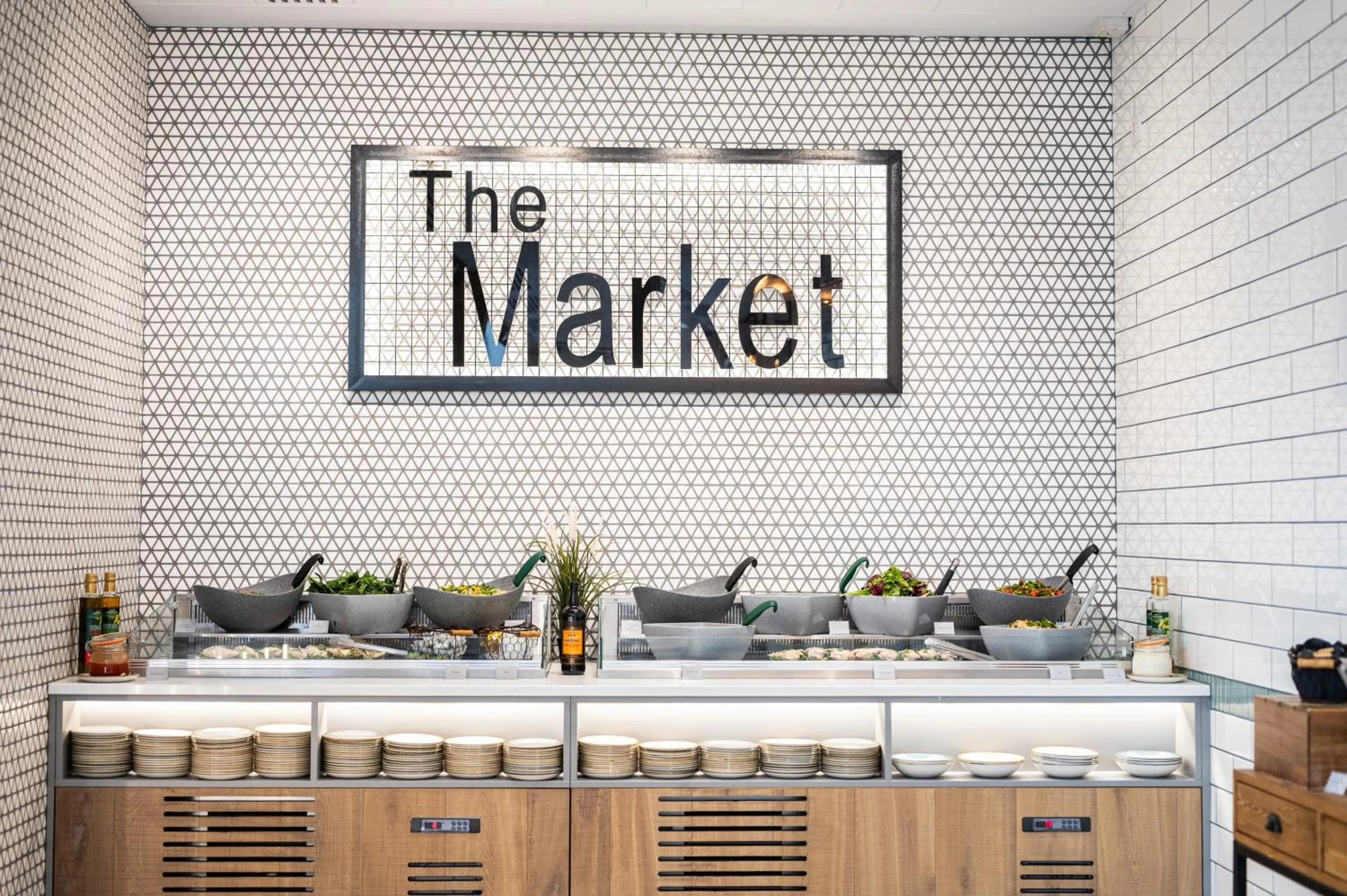 Restaurant/places to eat in Kents Hill Park Training & Conference Centre