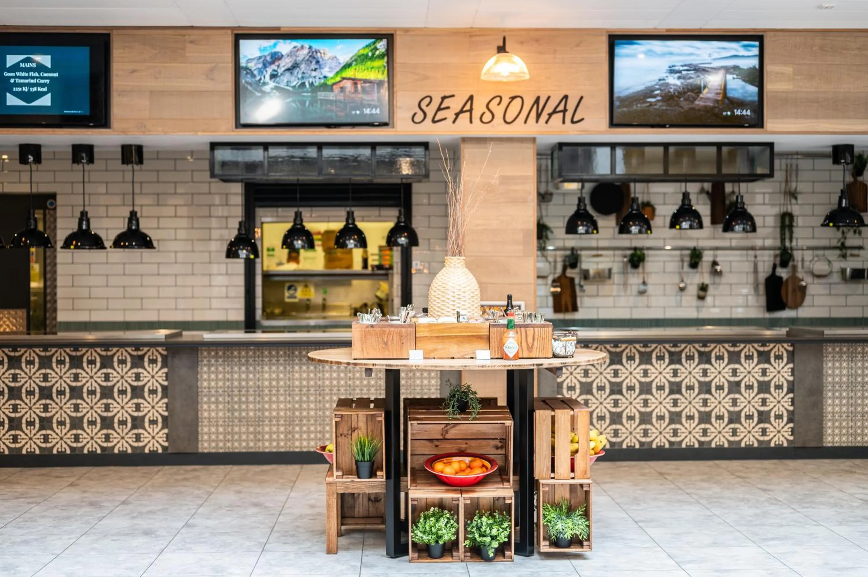 Restaurant/places to eat in Kents Hill Park Training & Conference Centre