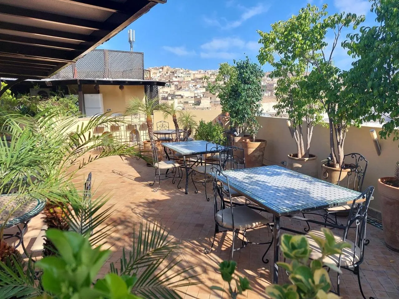 Restaurant/places to eat in Riad Andalib