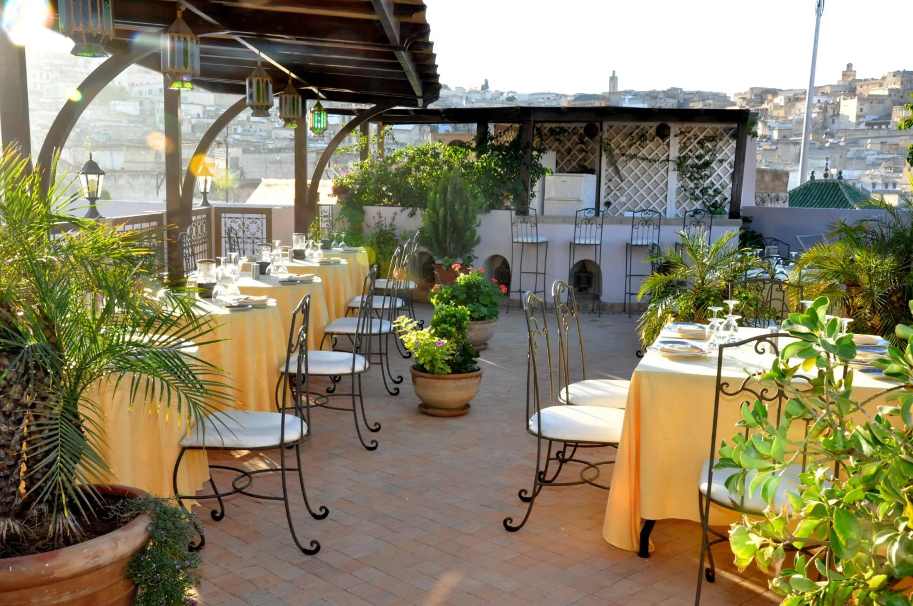 Restaurant/places to eat in Riad Andalib